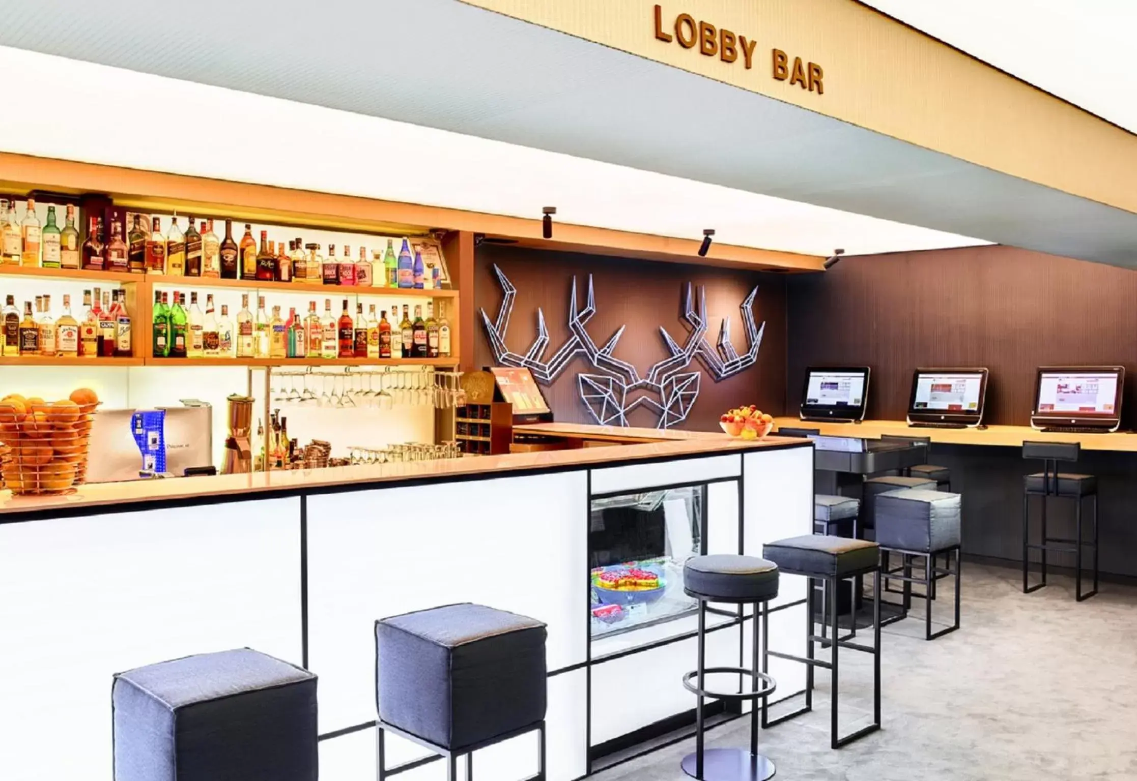 Lobby or reception, Lounge/Bar in Lucky Bansko Aparthotel SPA & Relax