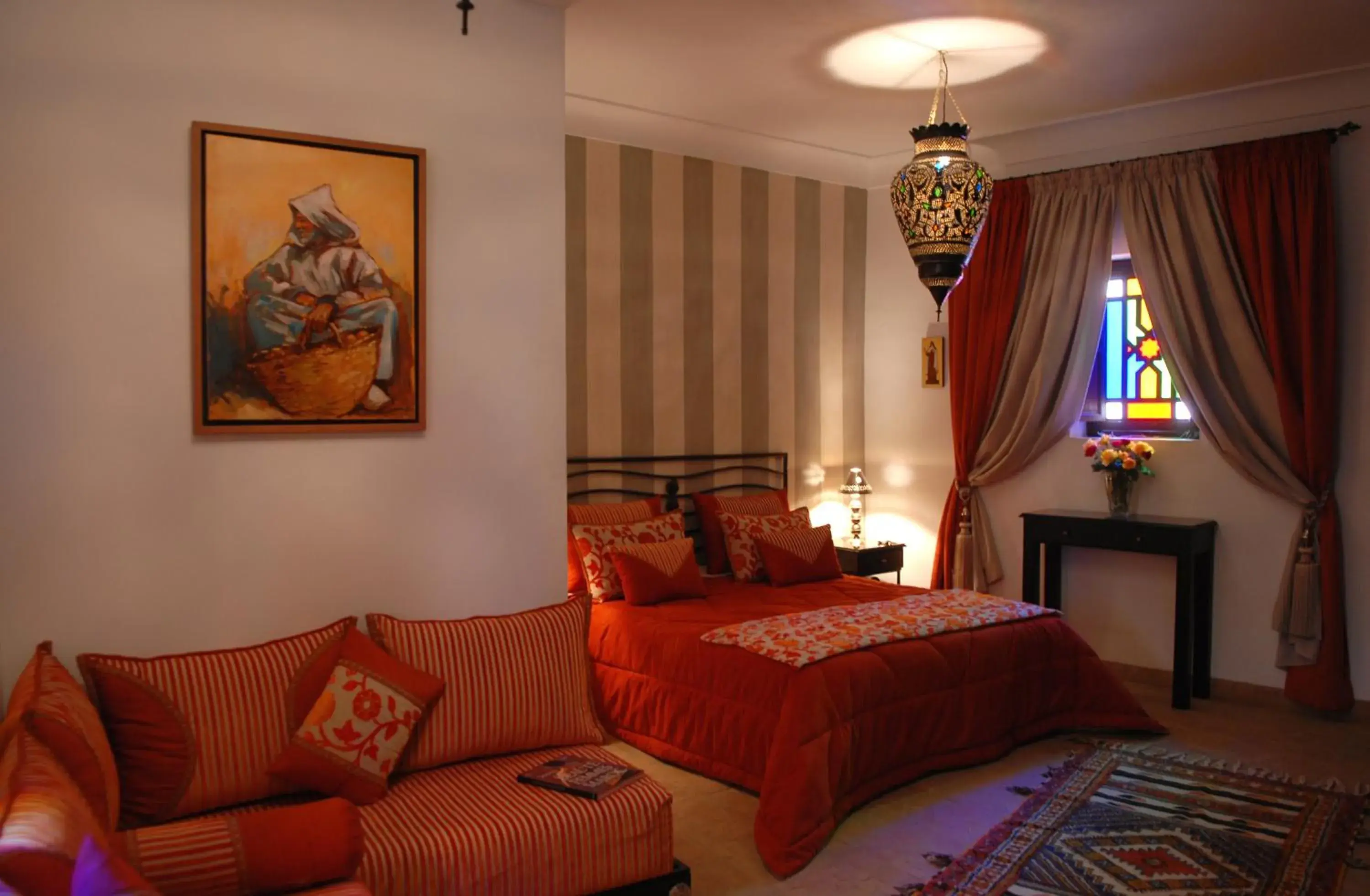 Photo of the whole room, Bed in Riad Aubrac