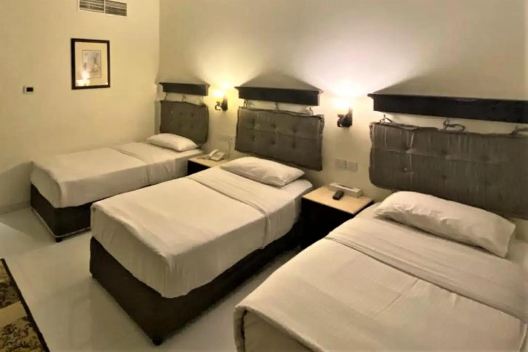 Bed in Signature Inn Hotel - Free Parking