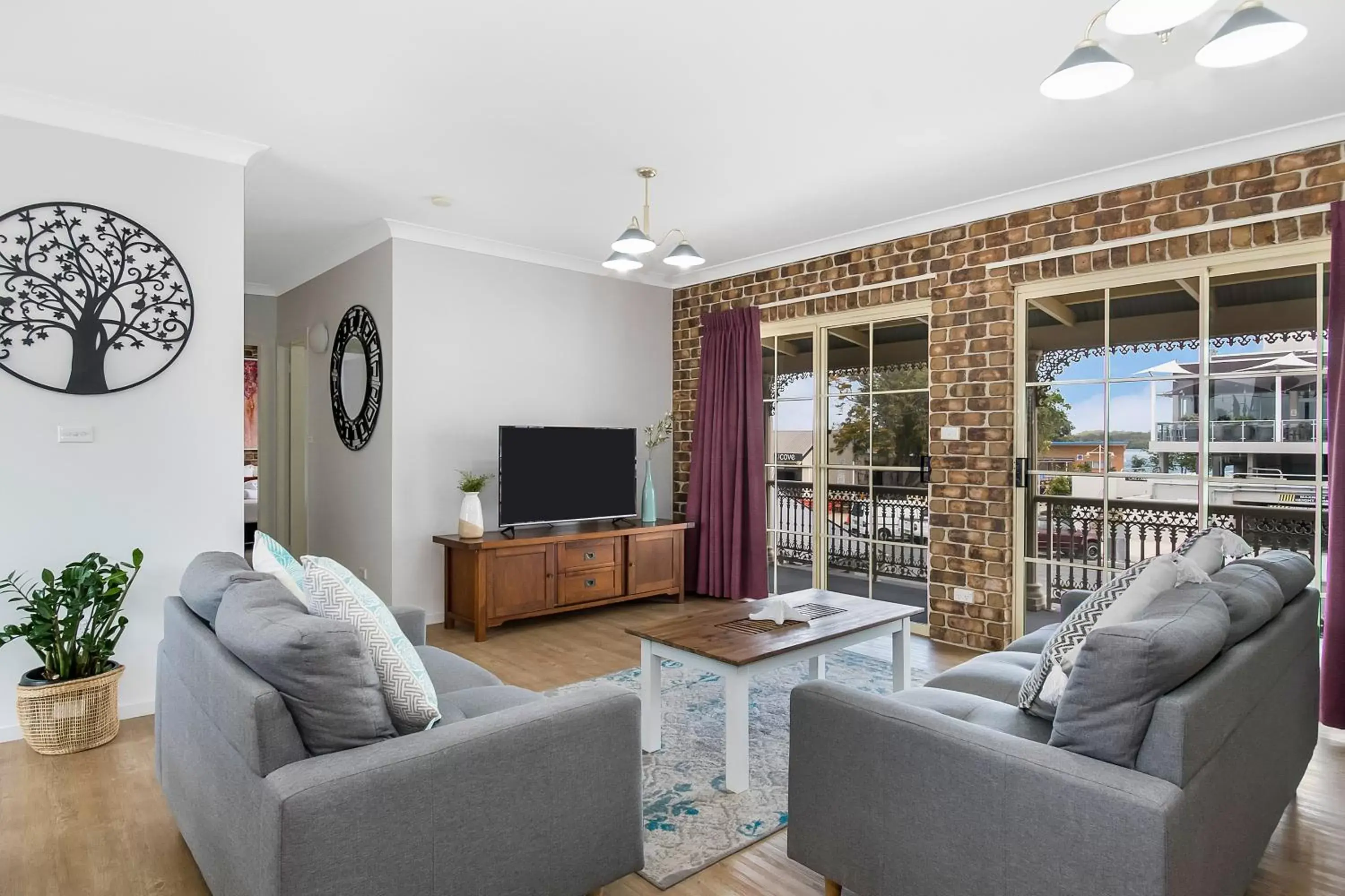 Living room, Seating Area in Richmond Motor Inn