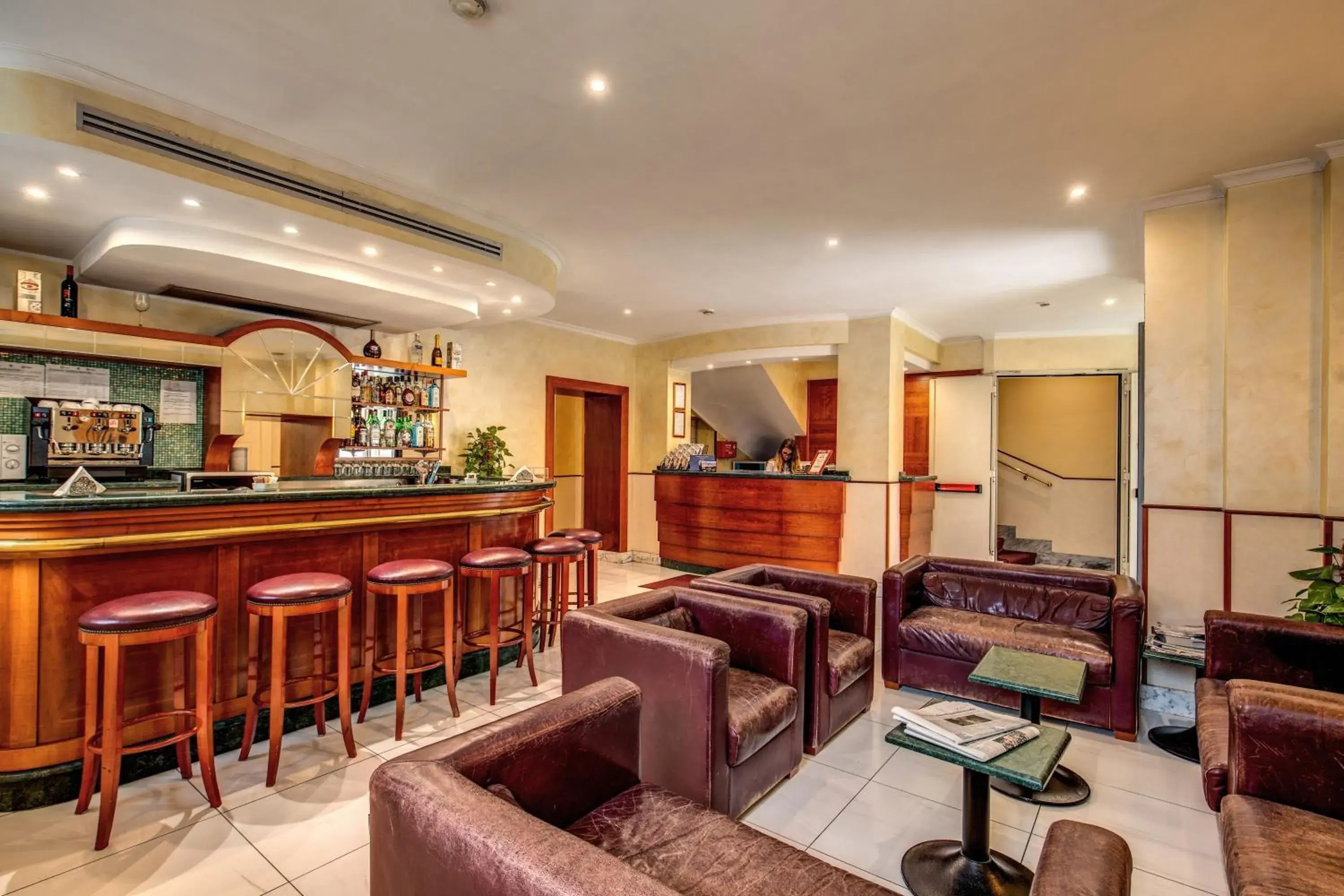 Lobby or reception, Lounge/Bar in Hotel Osimar