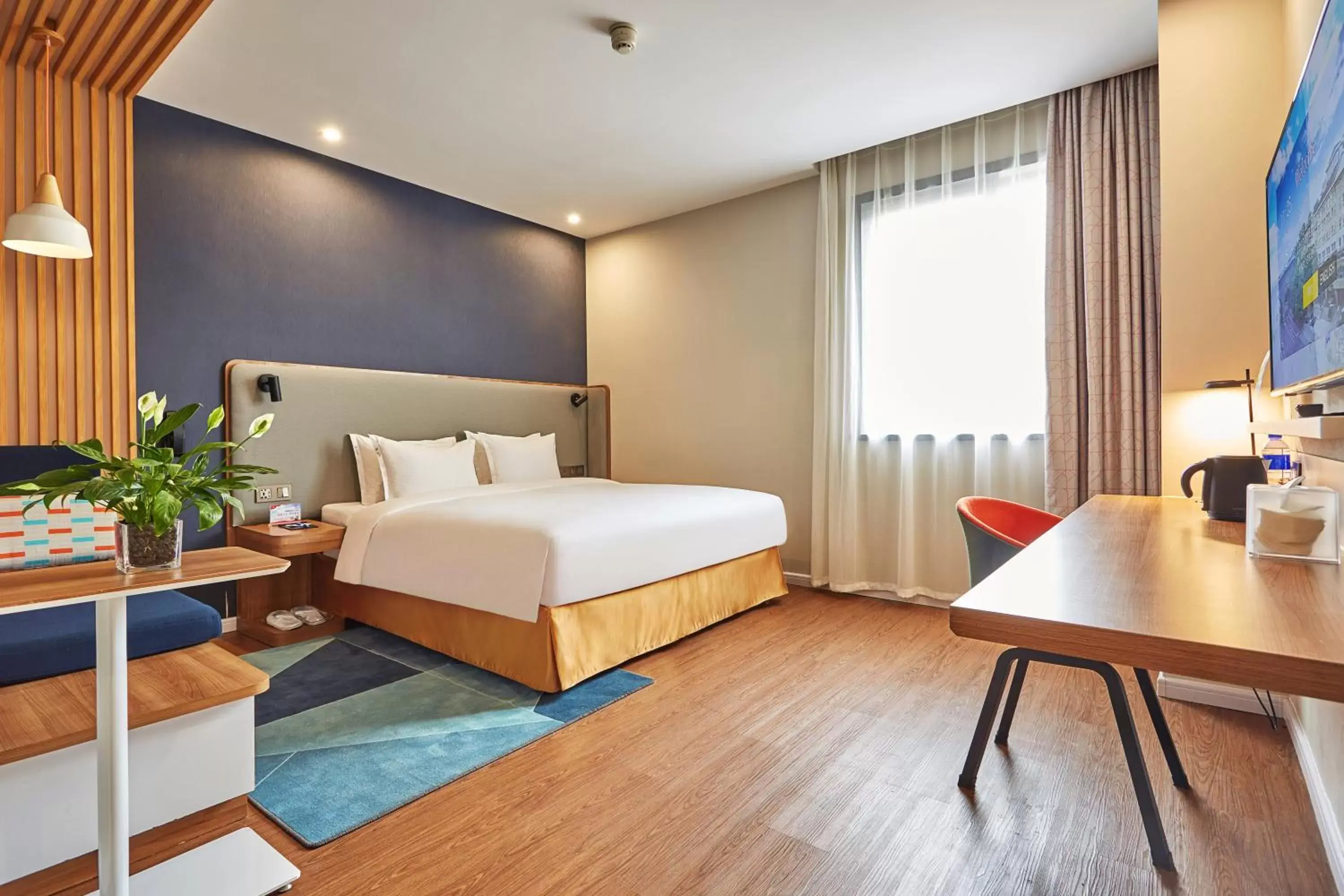 Photo of the whole room in Holiday Inn Express Nanjing Xuanwu Lake, an IHG Hotel