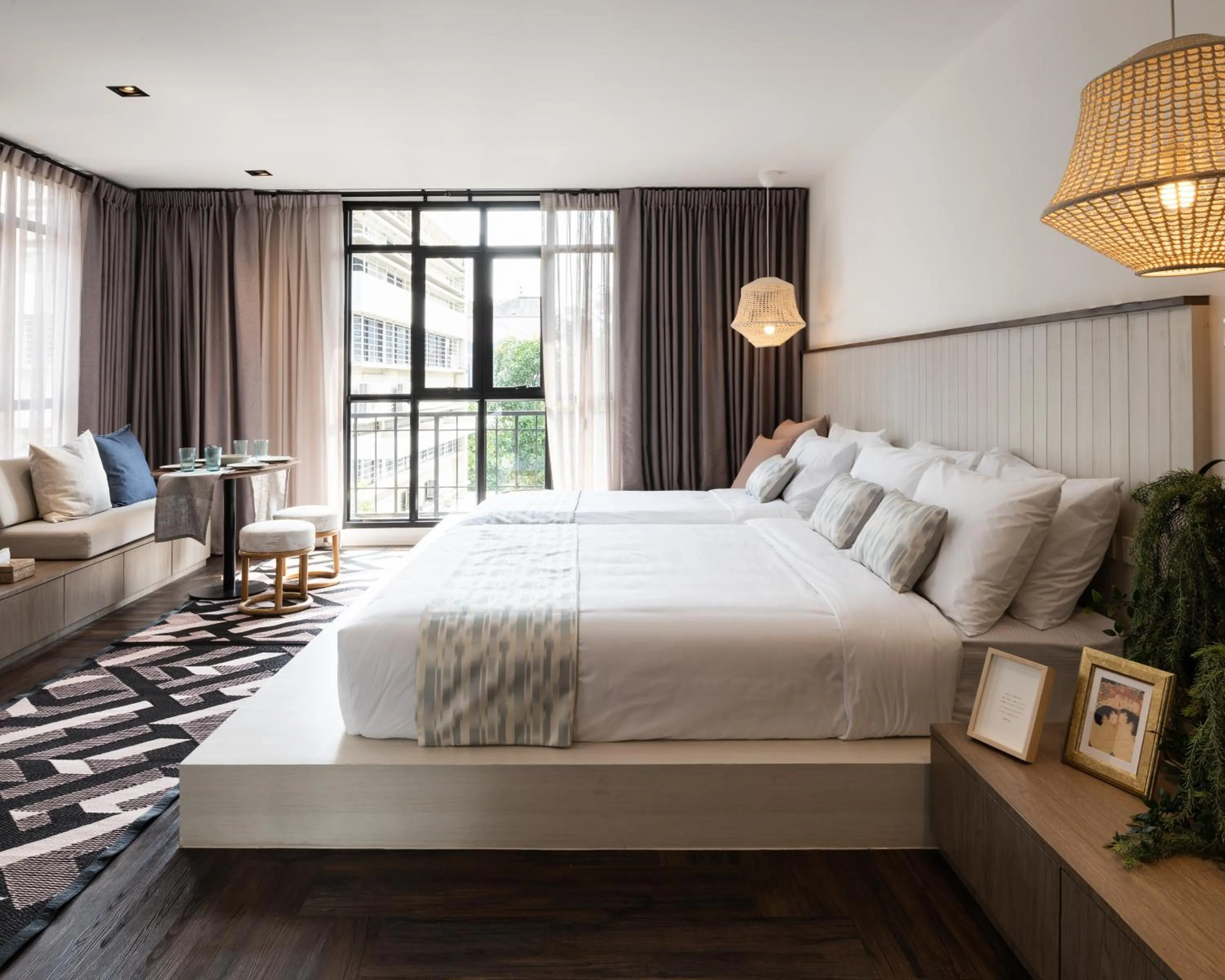 Bed in Warm Window Silom