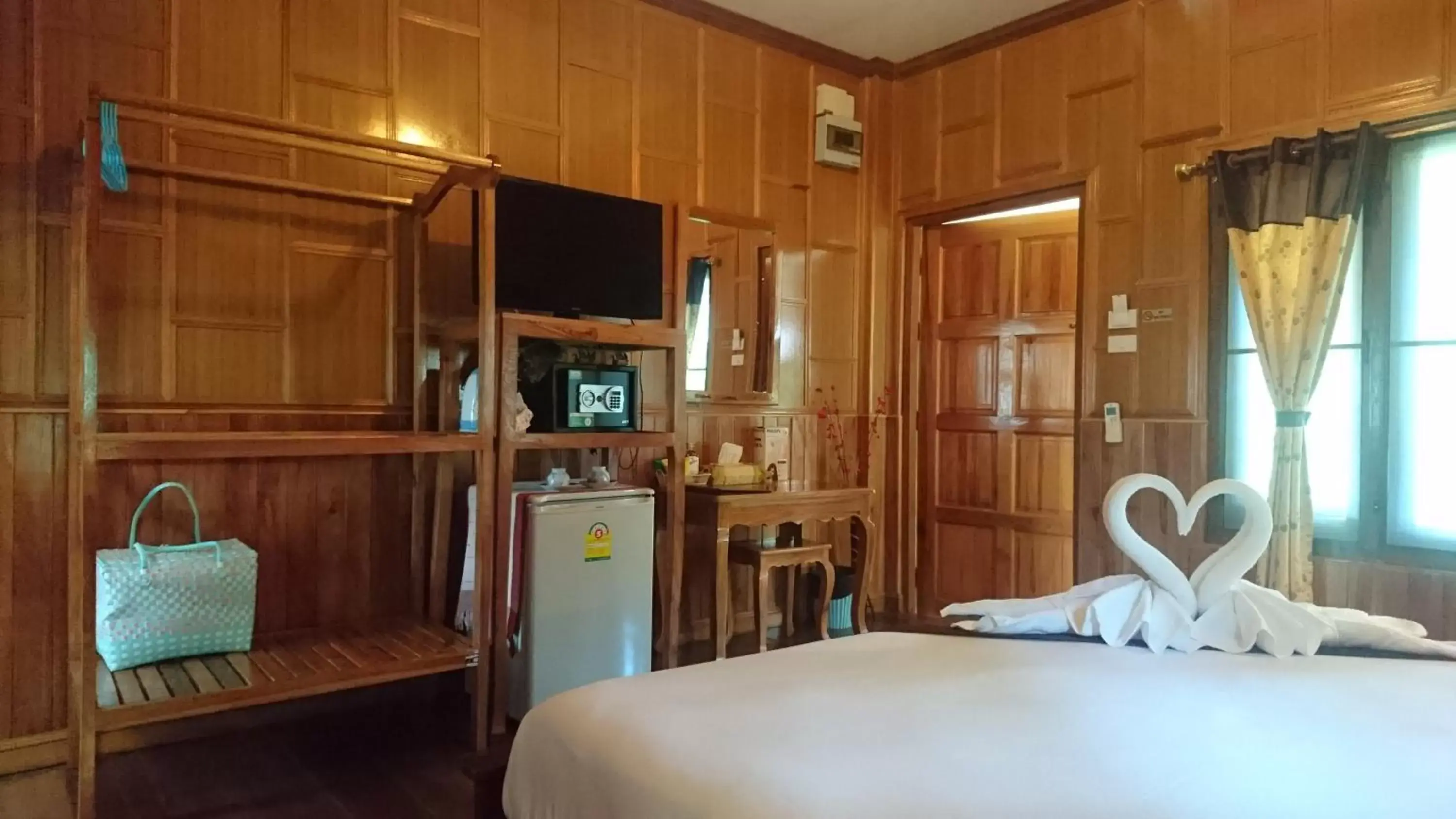 Bedroom, TV/Entertainment Center in Macura Resort