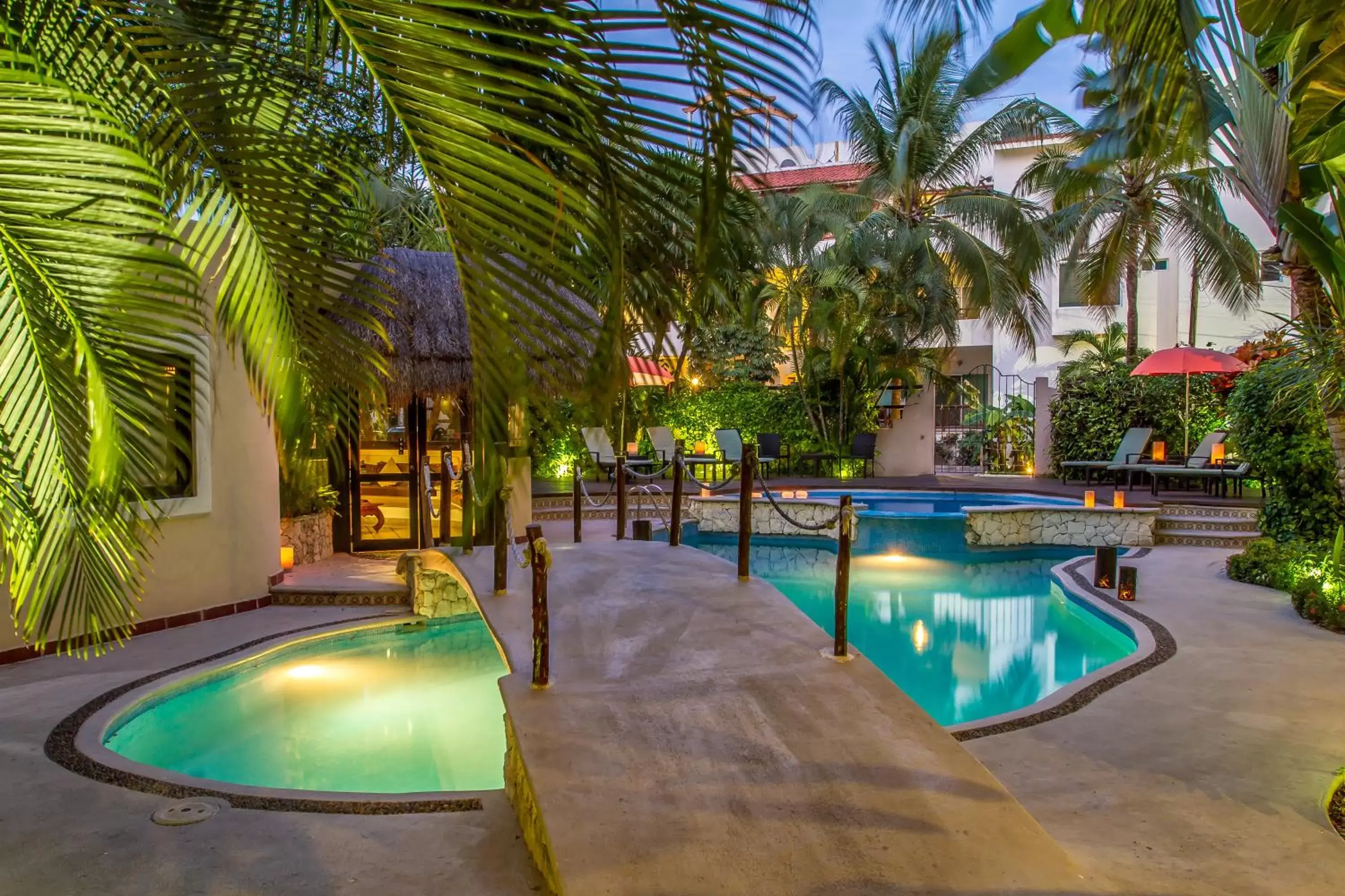 Swimming Pool in Hotel Riviera Del Sol