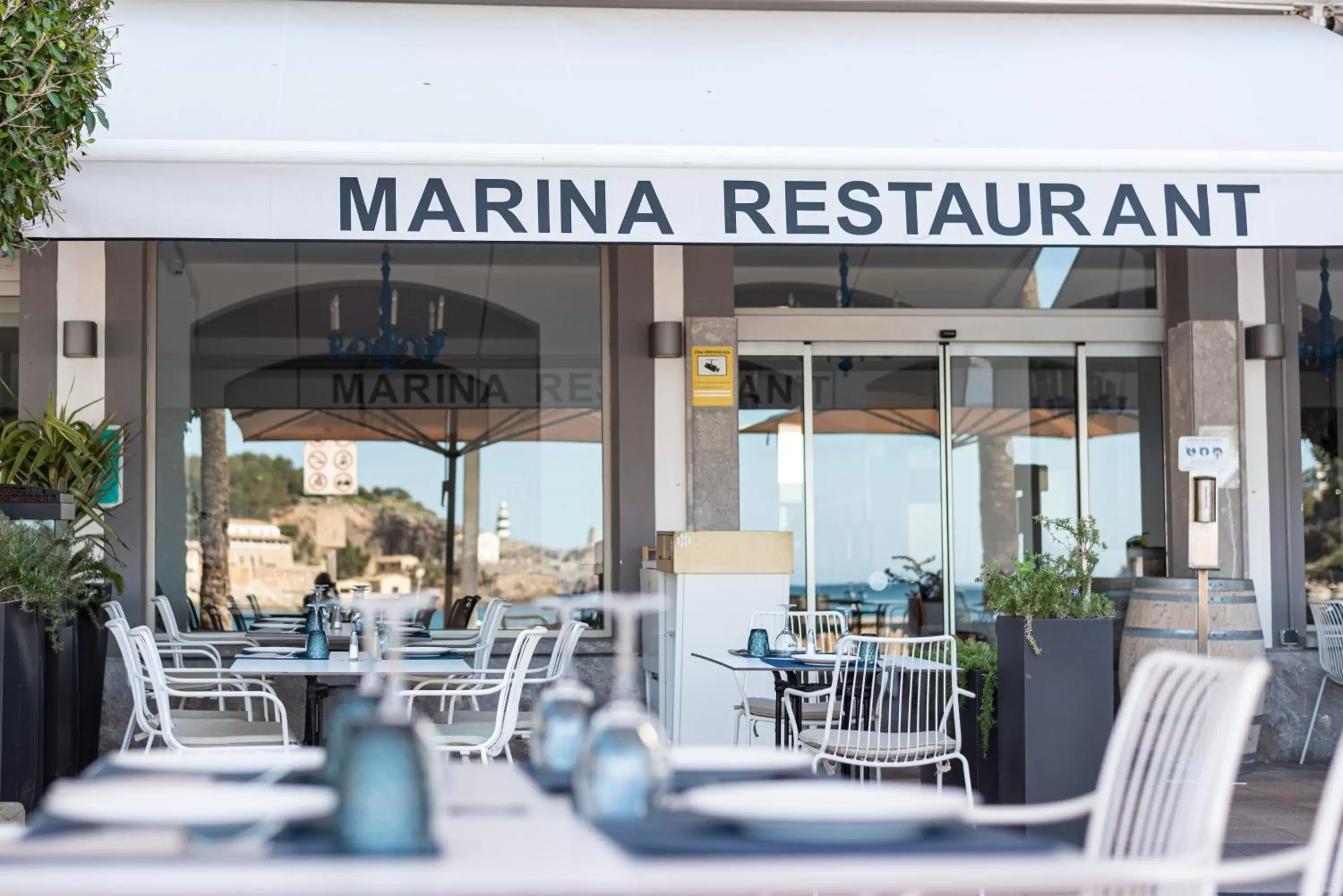 Restaurant/places to eat in Hotel Marina