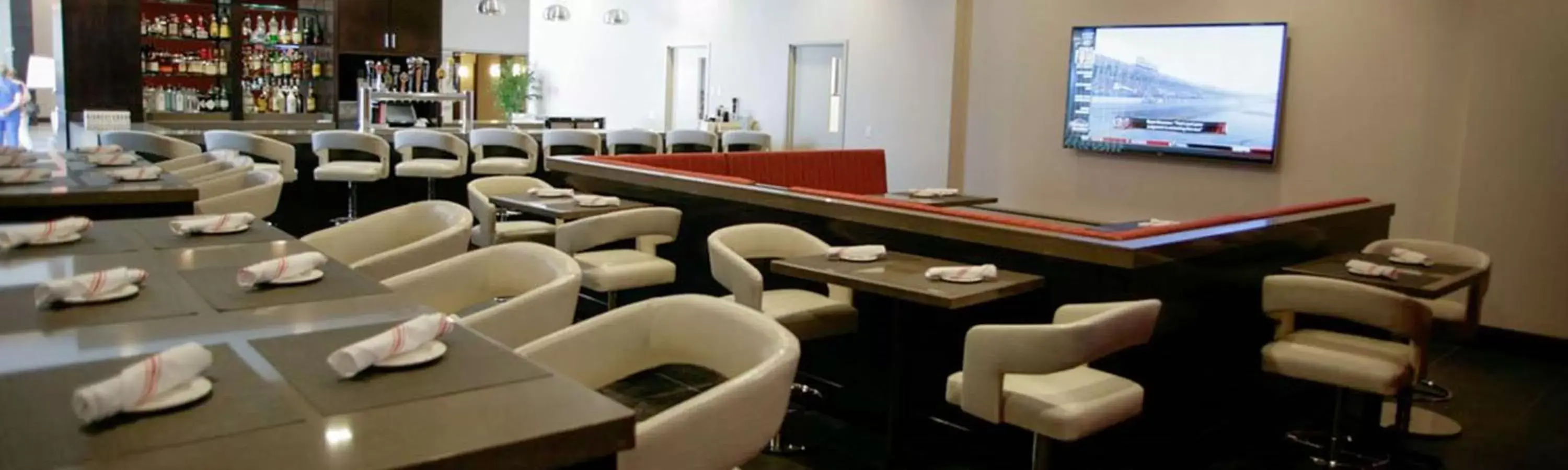 Lounge or bar in DoubleTree by Hilton Hotel Bristol