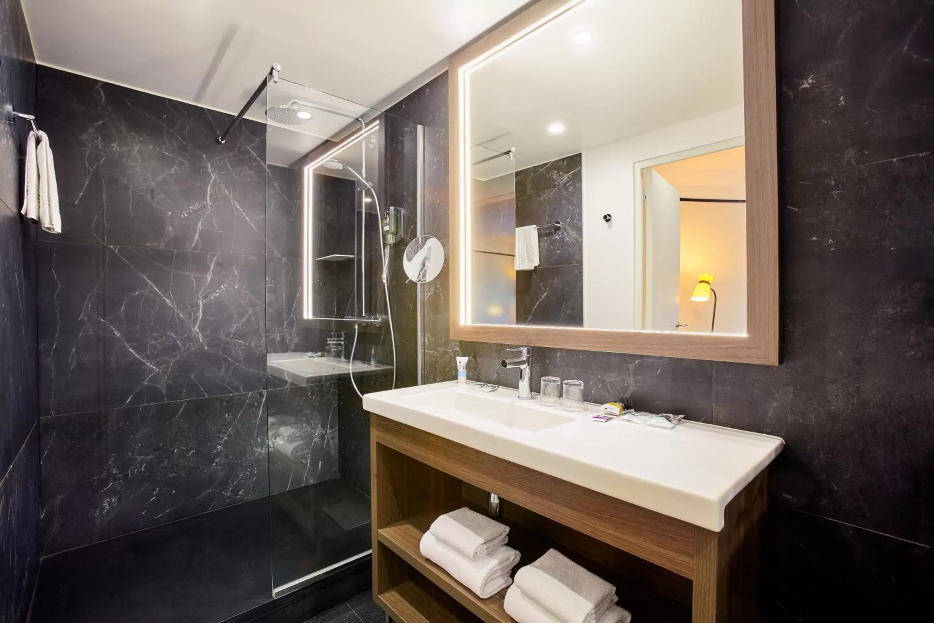 Shower, Bathroom in Mercure Paris Saint-Ouen