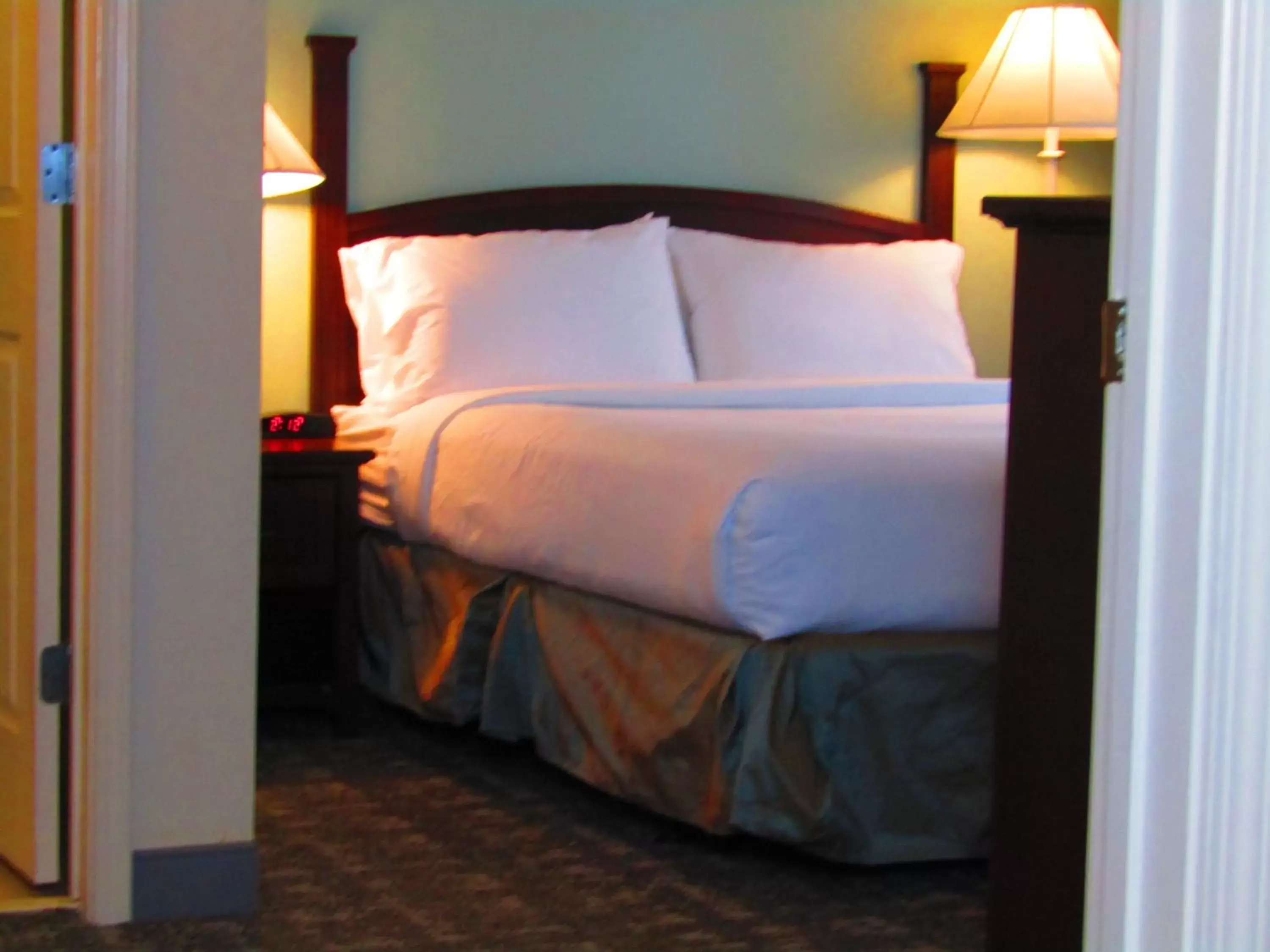 Photo of the whole room, Bed in Staybridge Suites Rochester University, an IHG Hotel