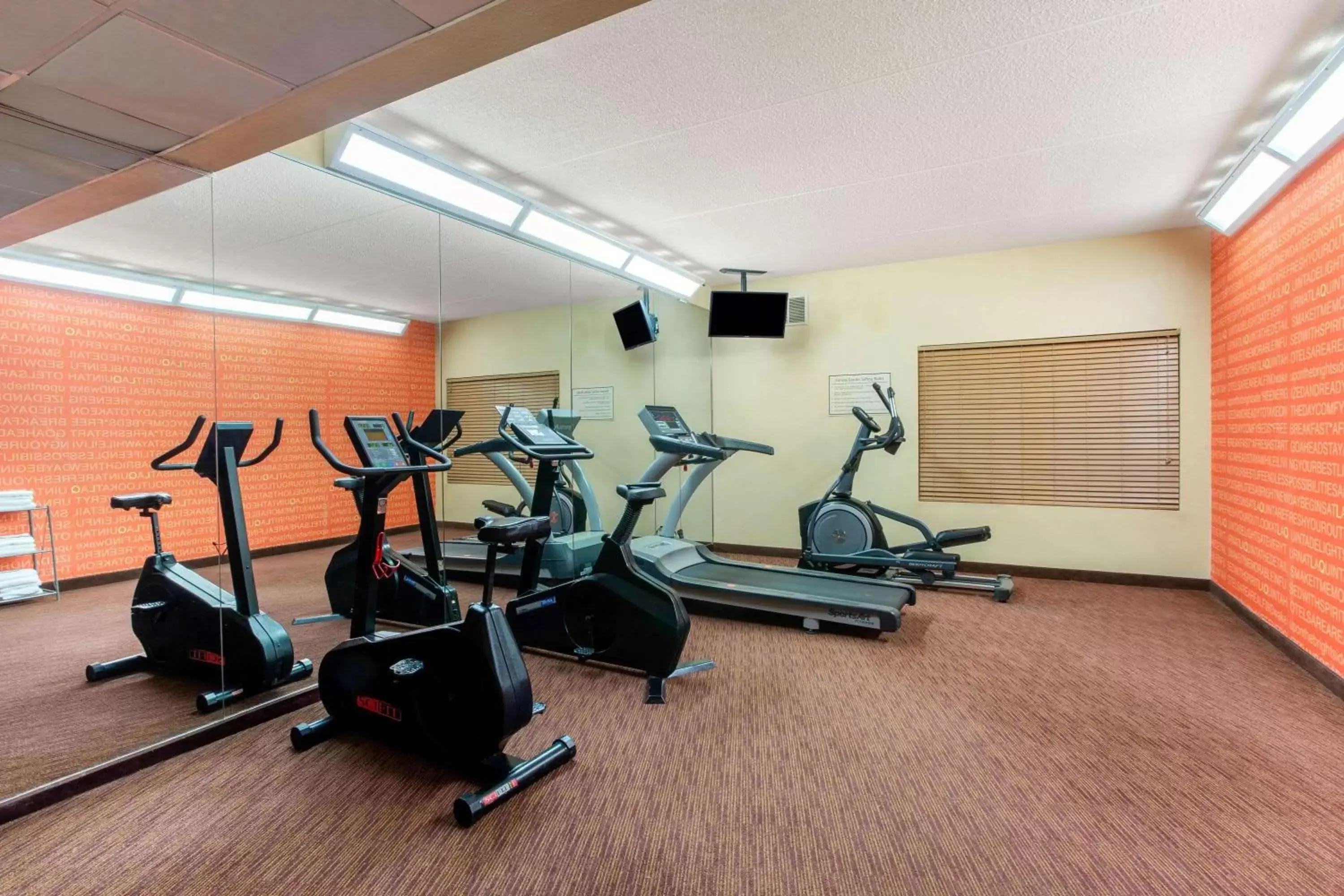 Fitness centre/facilities, Fitness Center/Facilities in La Quinta by Wyndham Raleigh Cary