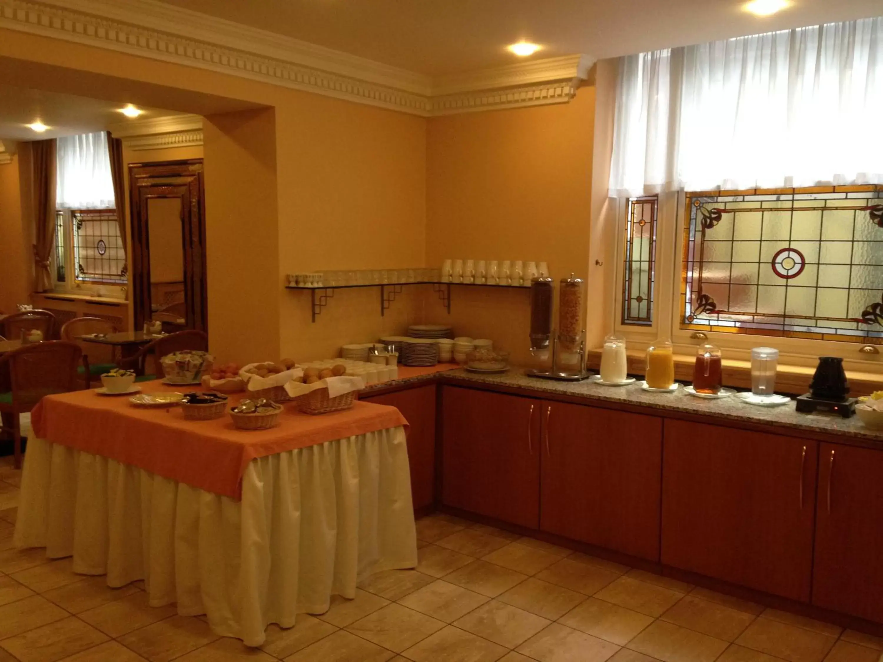 Continental breakfast, Restaurant/Places to Eat in Troy Hotel