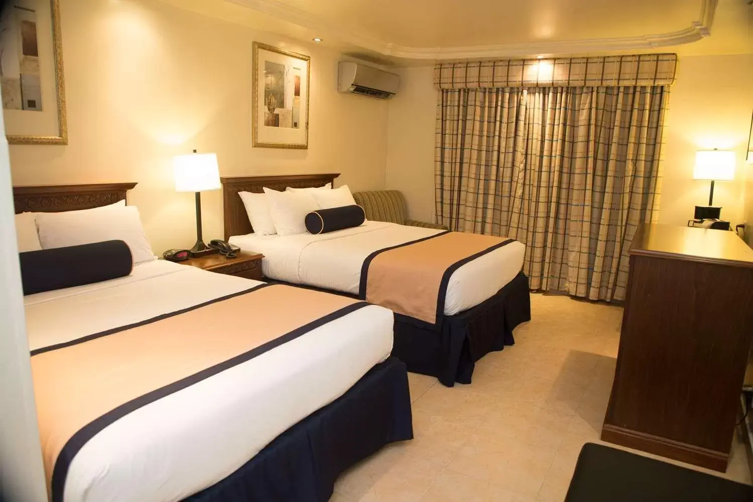Bed in Best Western El Dorado Panama Hotel