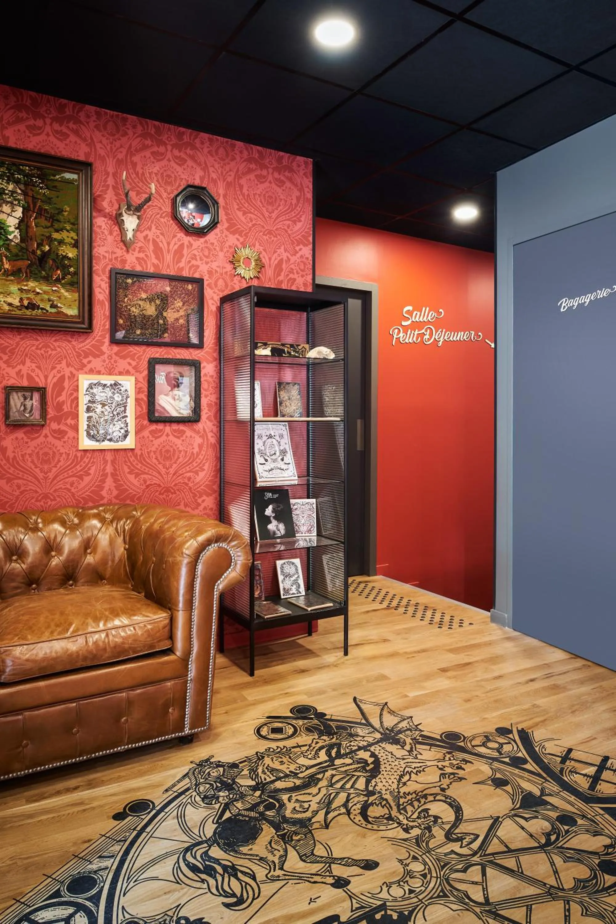 Decorative detail in Ibis Styles Paris Gare de l'Est Magenta