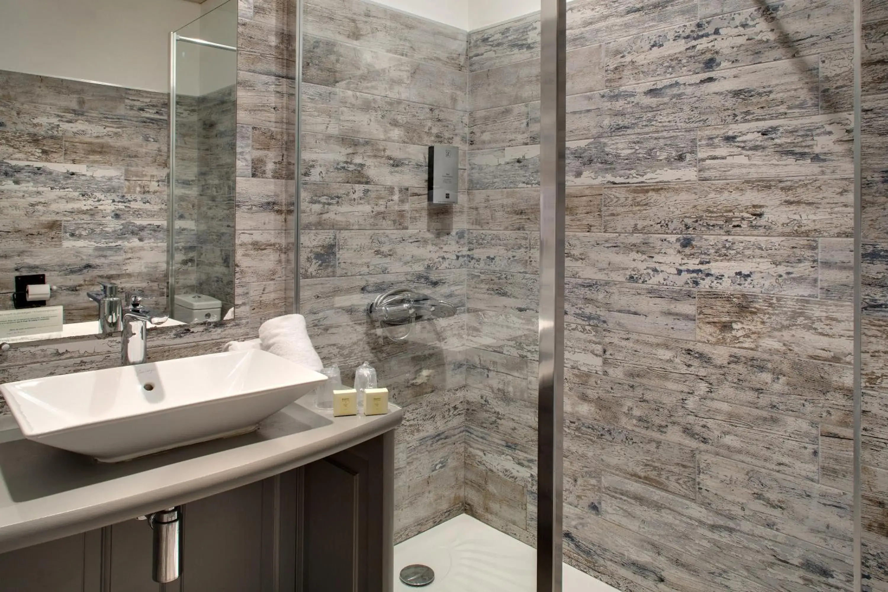 Shower, Bathroom in Le Mas Des Sables