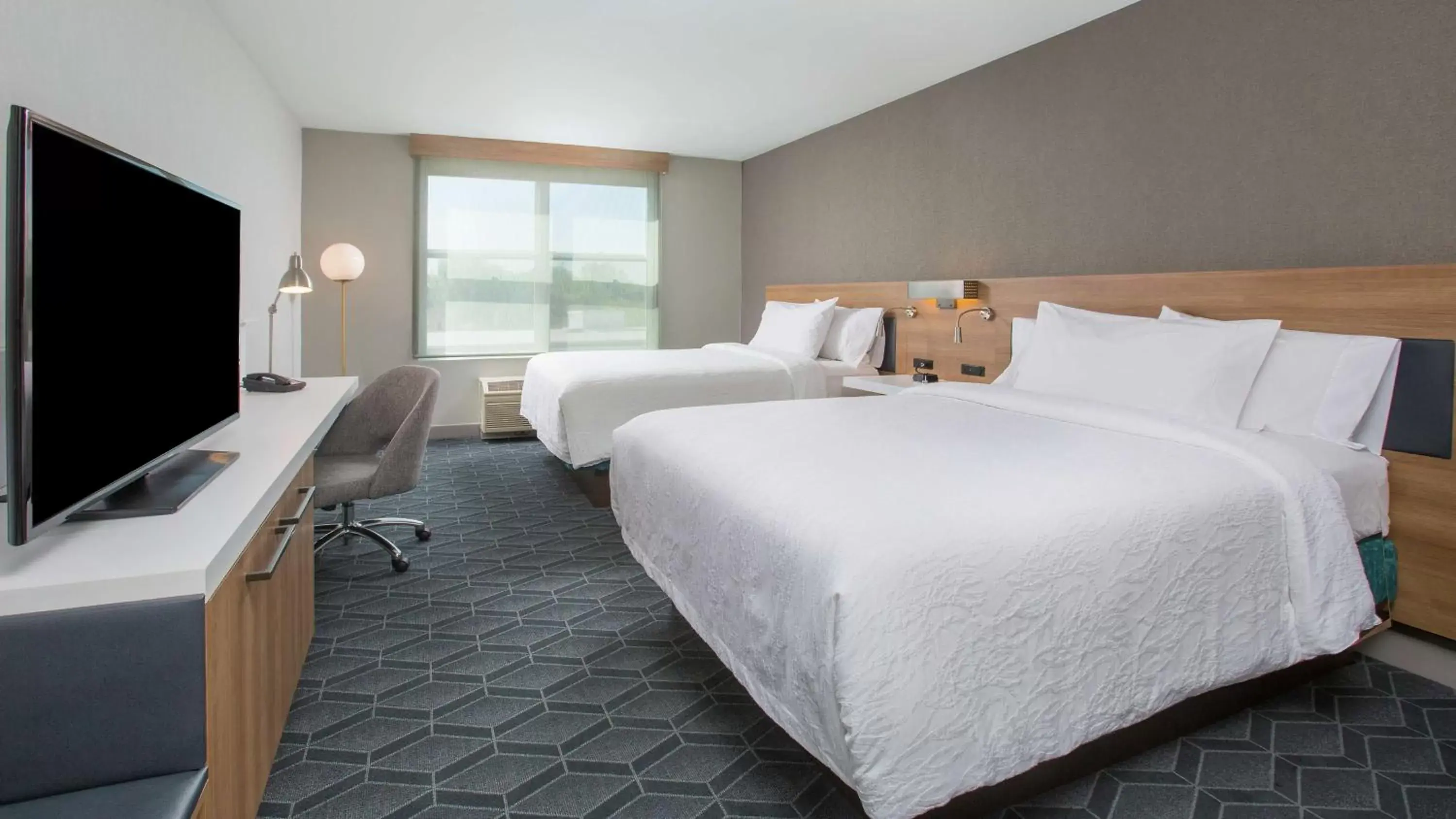 Bedroom, Bed in Hilton Garden Inn Oakland/San Leandro