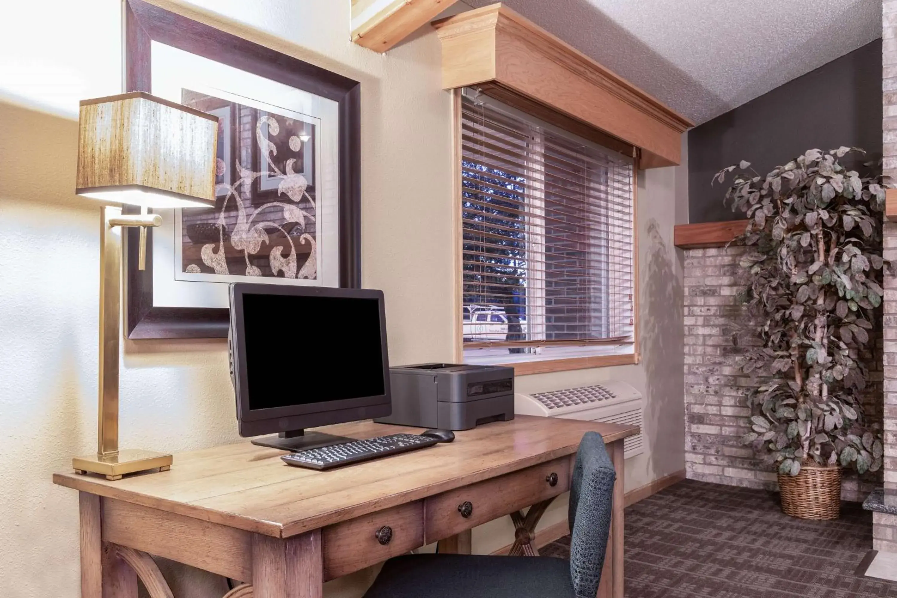 Business facilities, TV/Entertainment Center in SureStay Plus Hotel by Best Western Litchfield