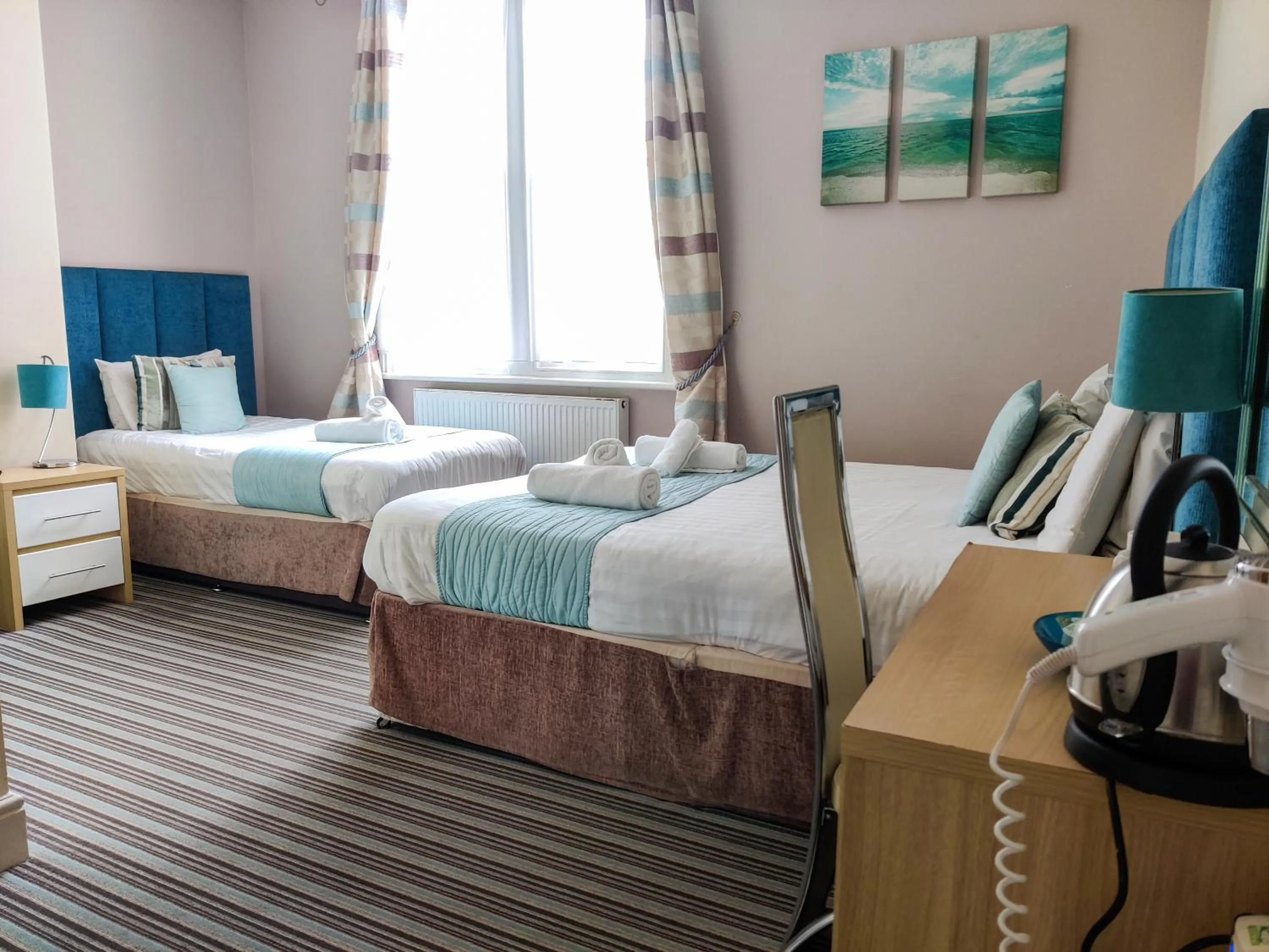 Photo of the whole room, Bed in Wentworth House - Free Parking