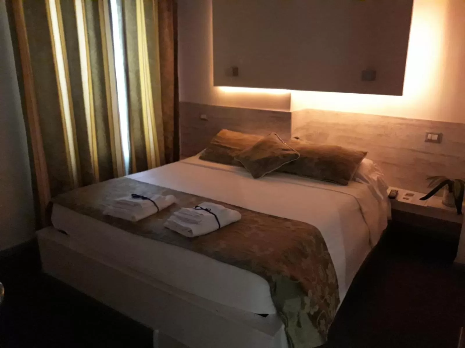 Shower, Bed in Relais San Pietro