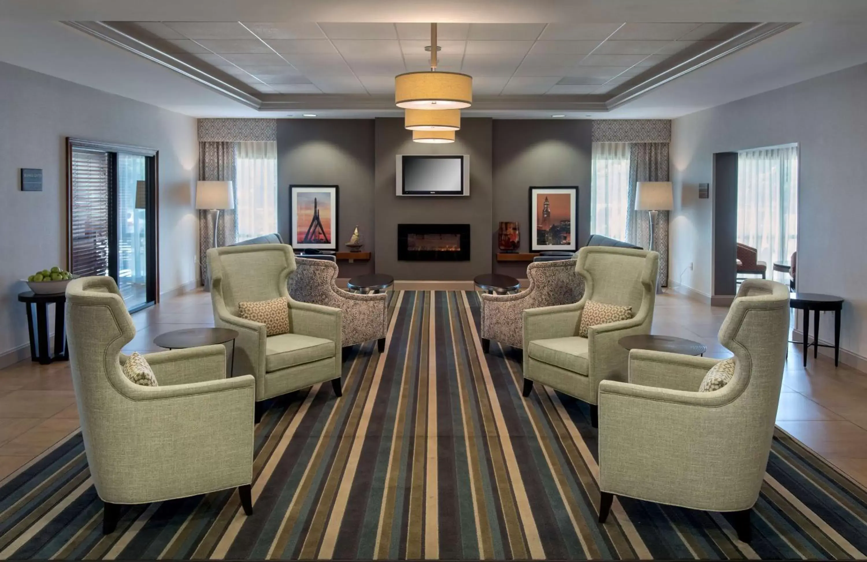 Lobby or reception, Seating Area in Hampton Inn Boston Logan Airport