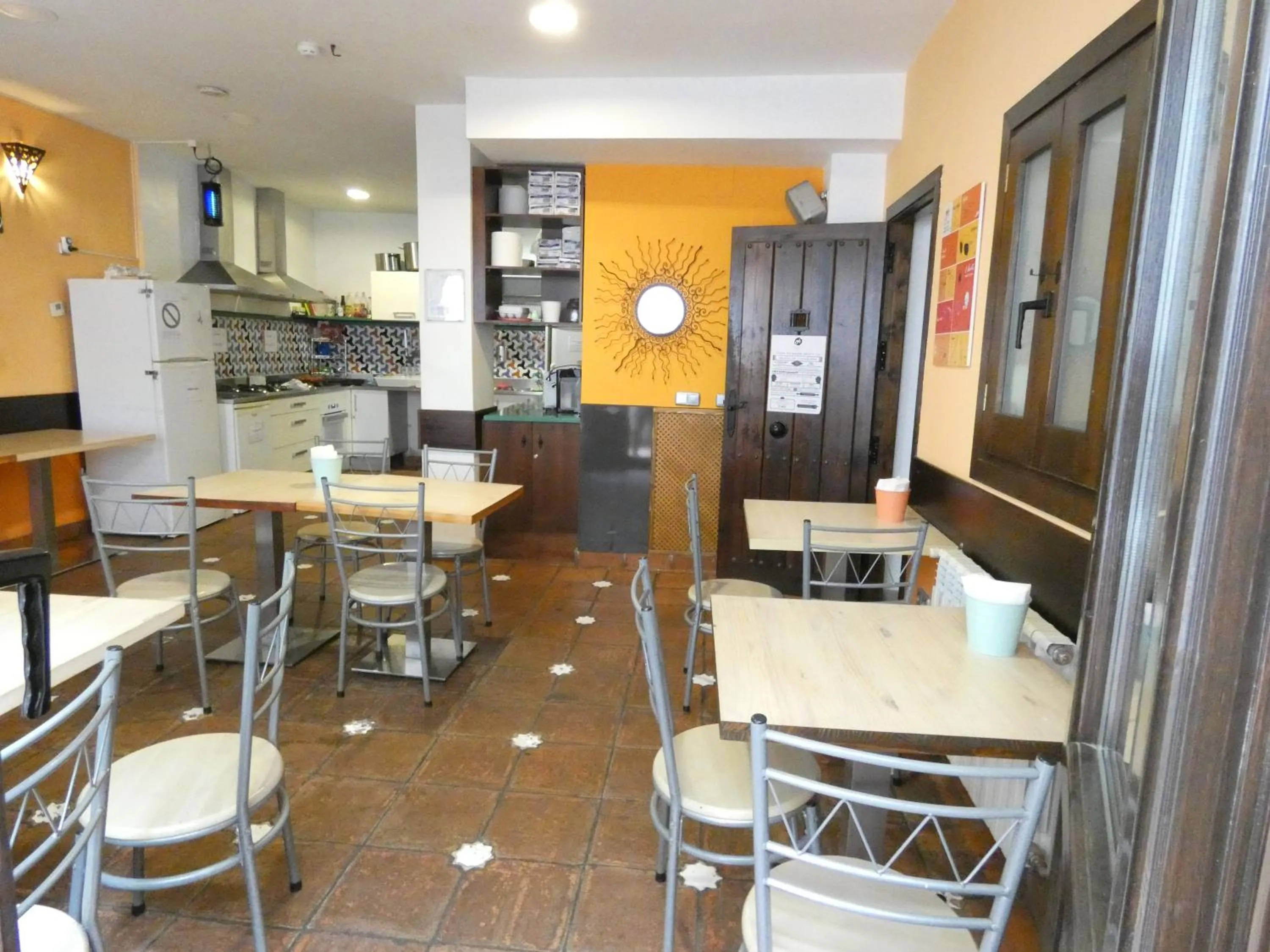 Communal kitchen in Oasis Backpackers' Hostel Granada