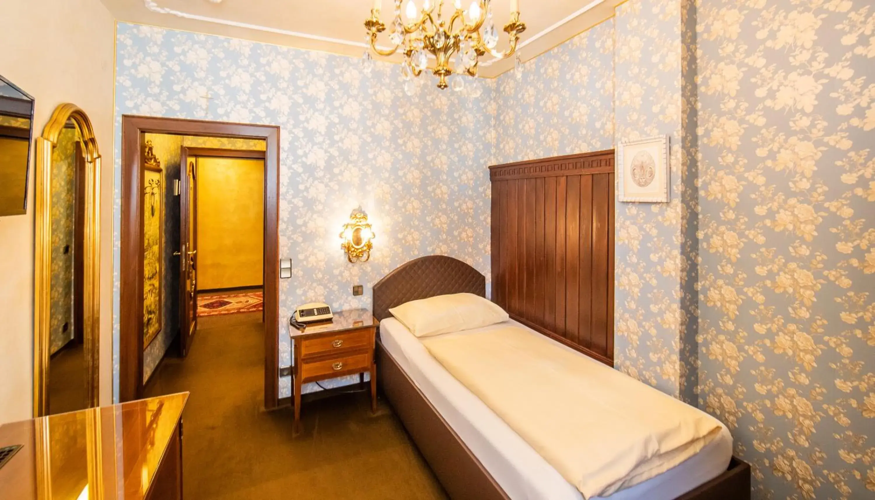 Photo of the whole room, Bed in Hotel Palais Porcia