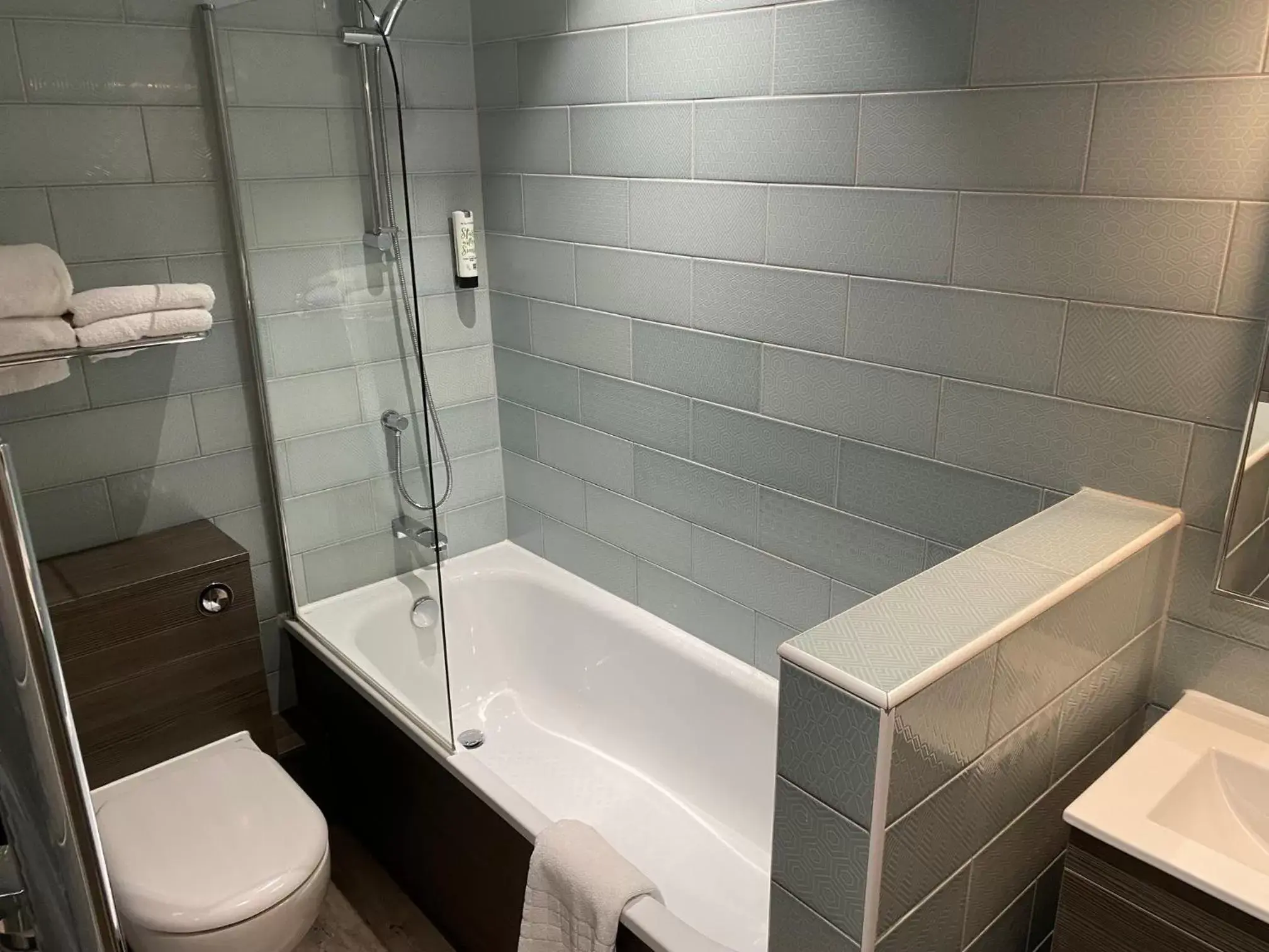 Shower, Bathroom in The Lodge At Meyrick Park