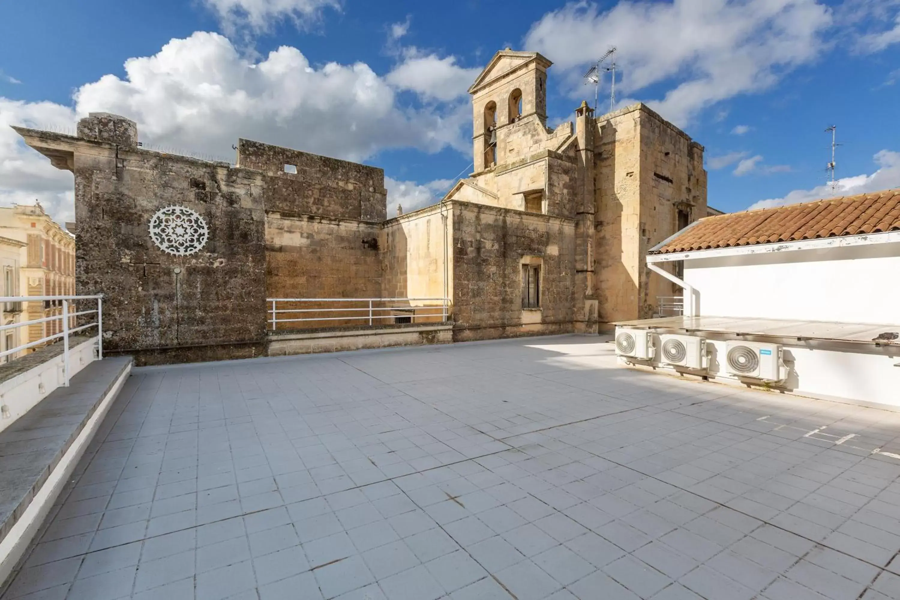 Balcony/Terrace, Property Building in B&B InCentro Comfort Suite