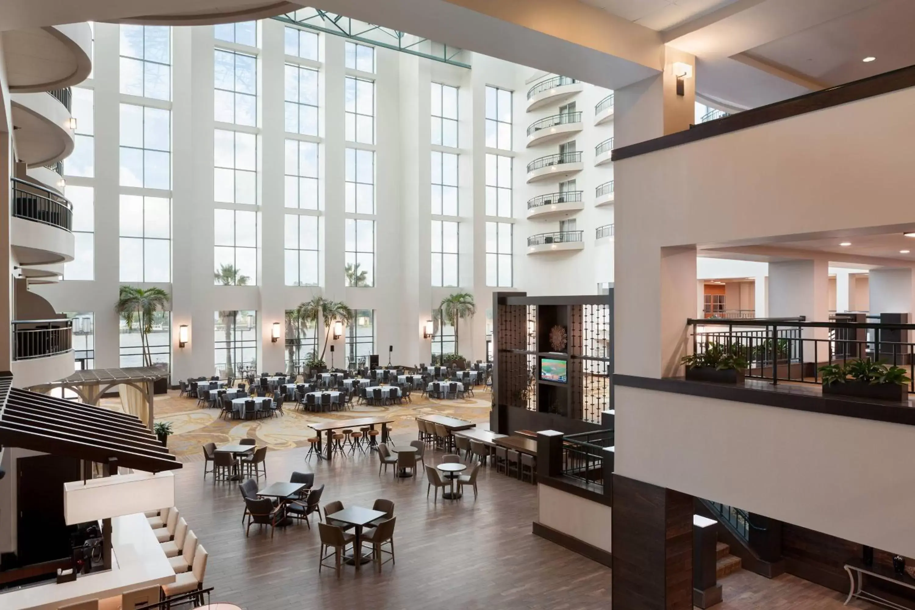 Lobby or reception, Restaurant/Places to Eat in Marriott Savannah Riverfront