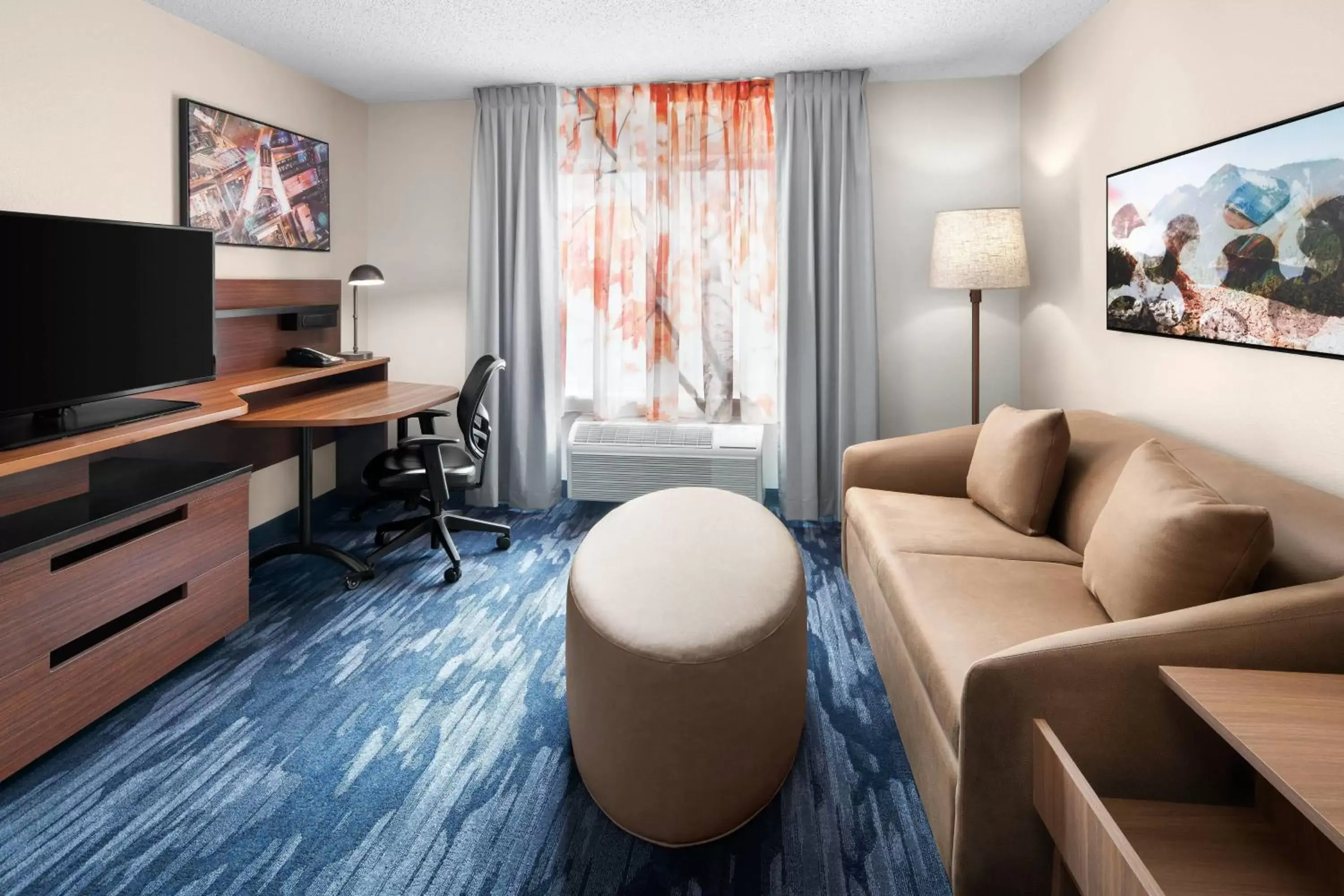 Photo of the whole room, Seating Area in Fairfield Inn & Suites Denver Airport