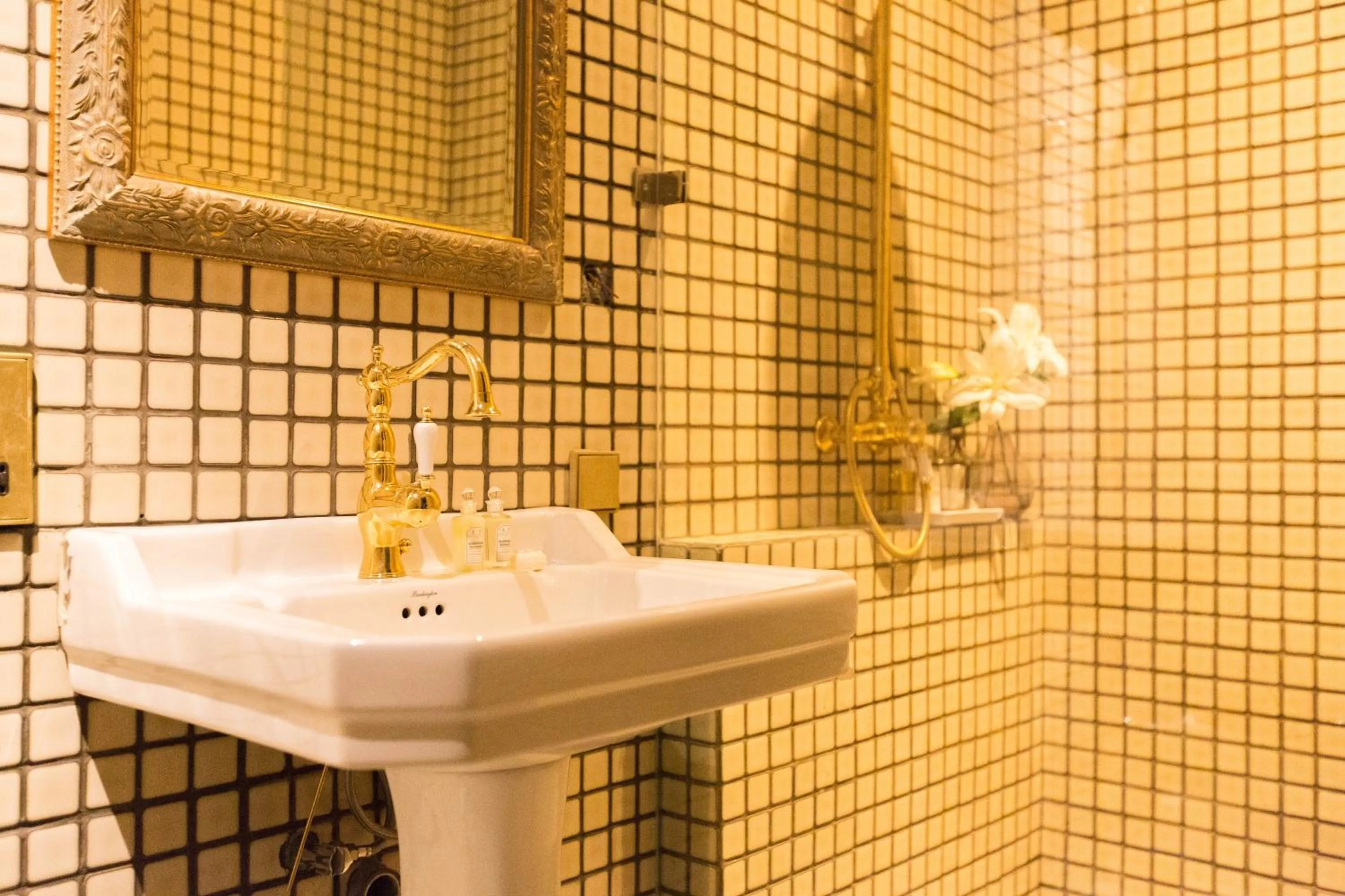 Toilet in The Gunawarman