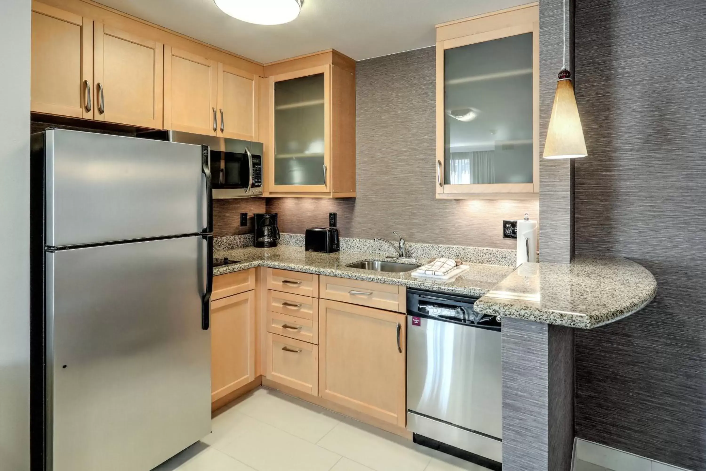 Kitchen or kitchenette, Kitchen/Kitchenette in Residence Inn by Marriott Woodbridge Edison/Raritan Center