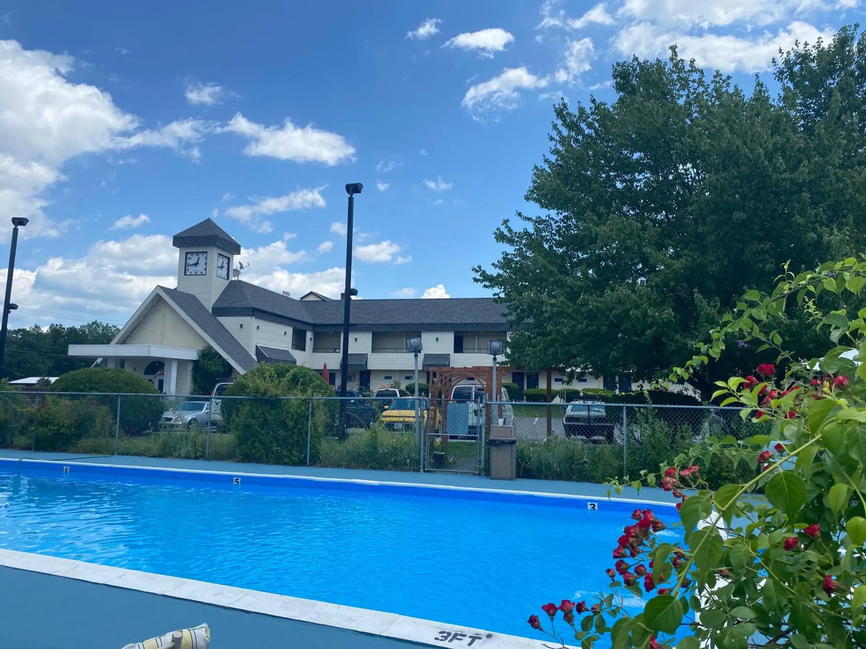 Swimming Pool in The Black Mountain Inn