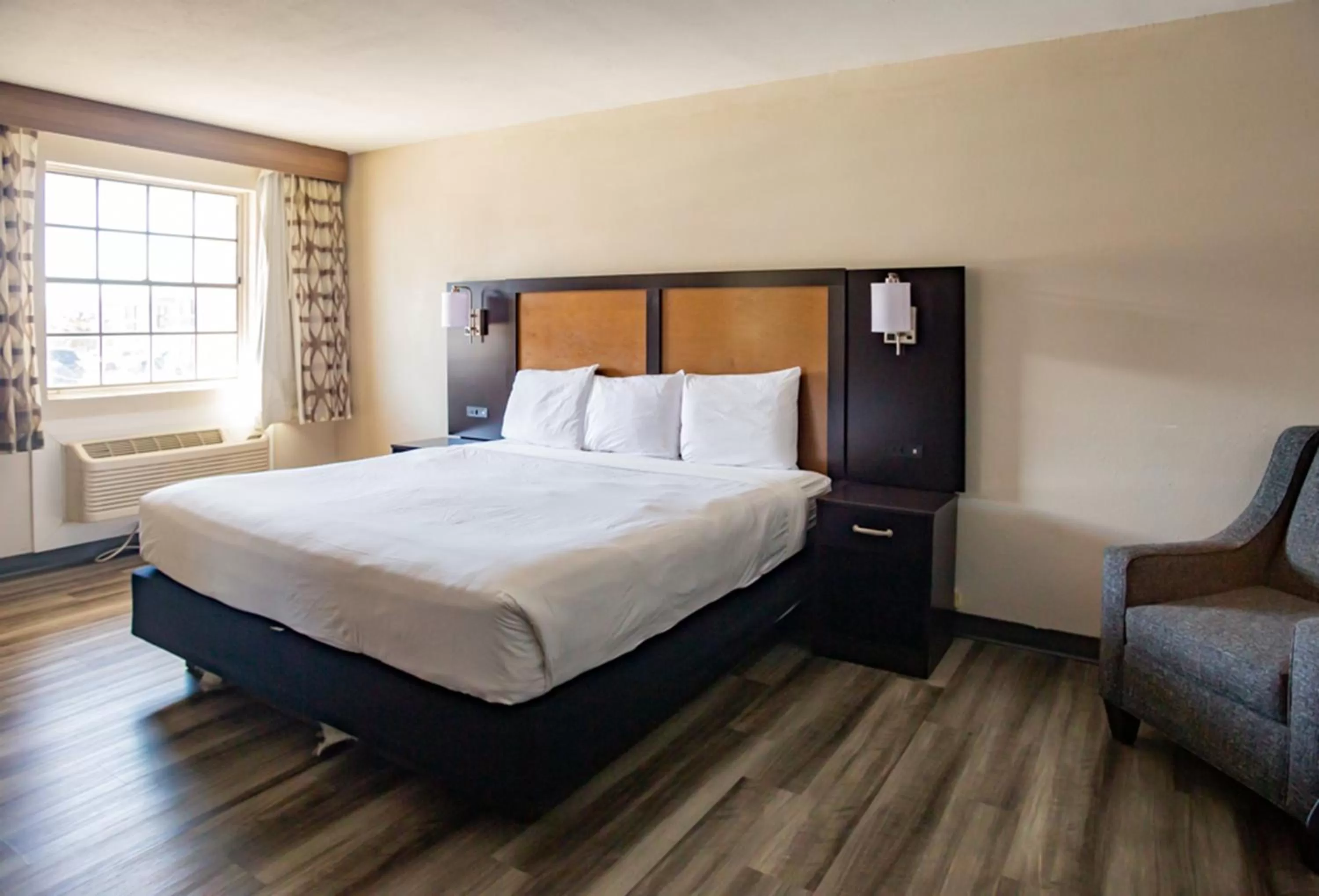 Bedroom, Bed in Baymont by Wyndham Austin University Area