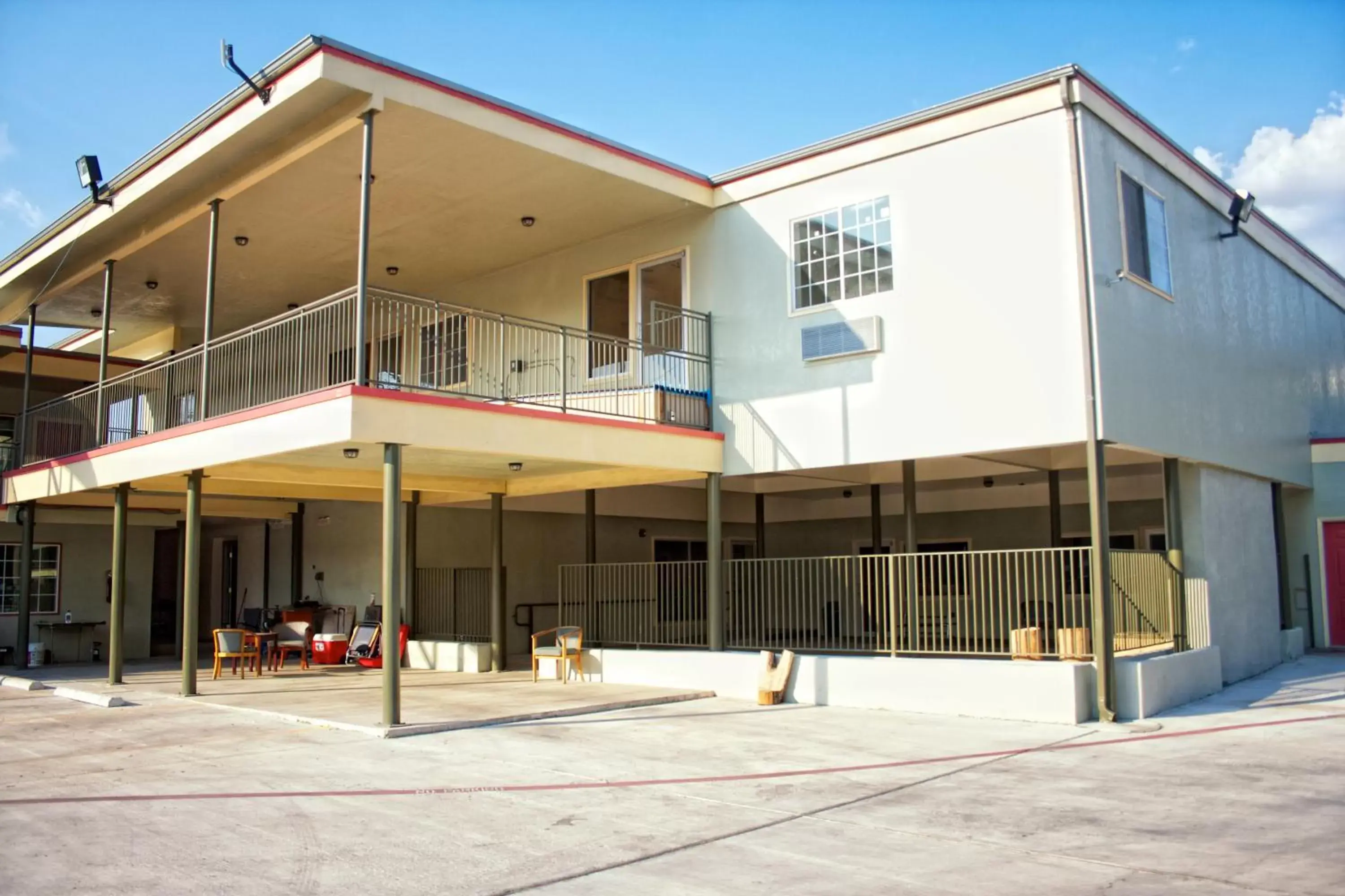 Facade/entrance, Property Building in Whispering Palms Inn