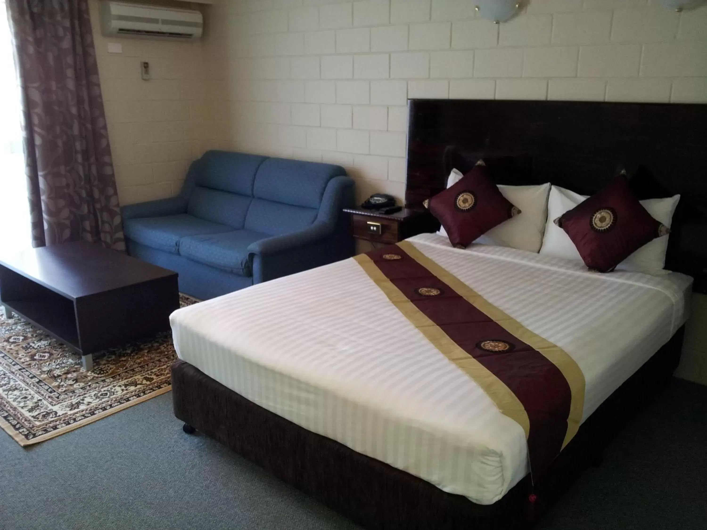 Photo of the whole room, Bed in Admiral Nelson Motor Inn