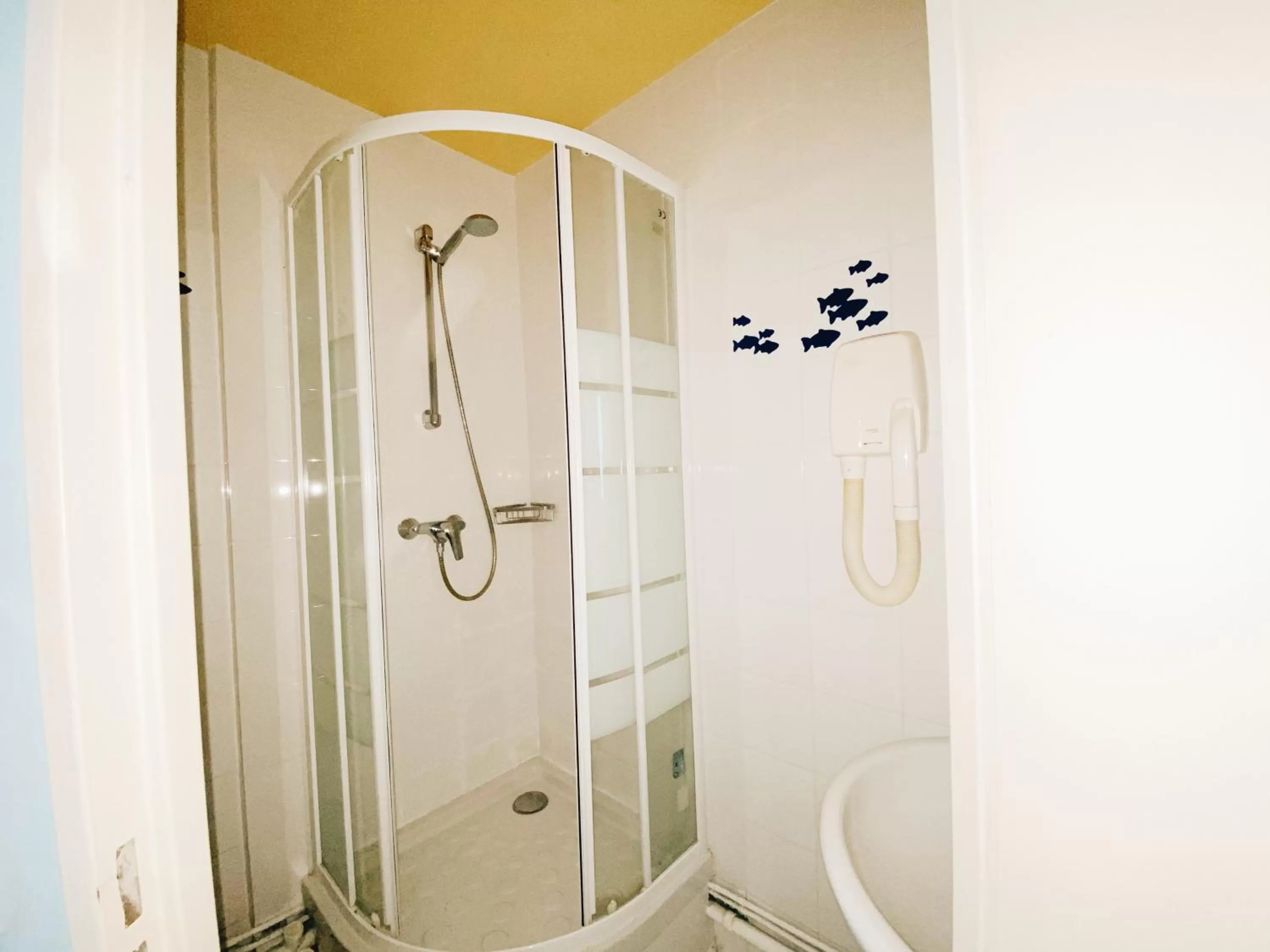 Bathroom in Hotel Bellevue Montmartre