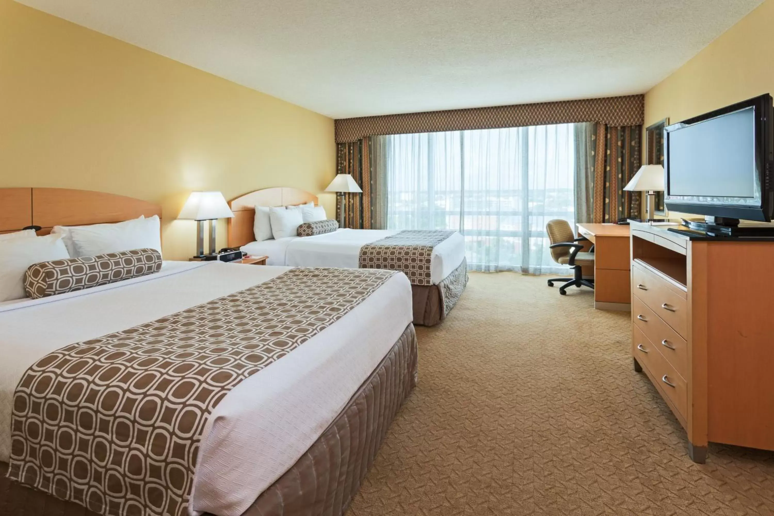 Photo of the whole room, Bed in Hotel Kinetic Orlando Universal Blvd