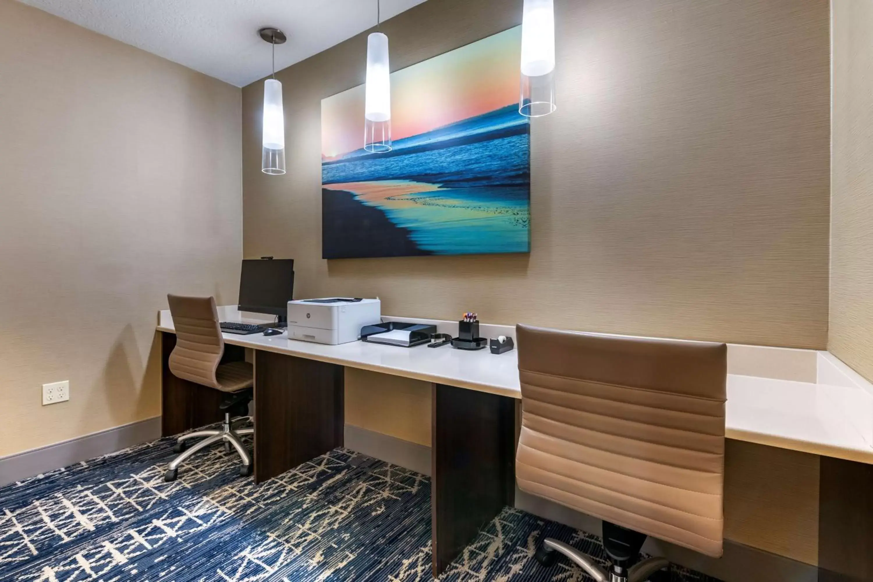 Business facilities, TV/Entertainment Center in Best Western Plus Orlando East - UCF Area