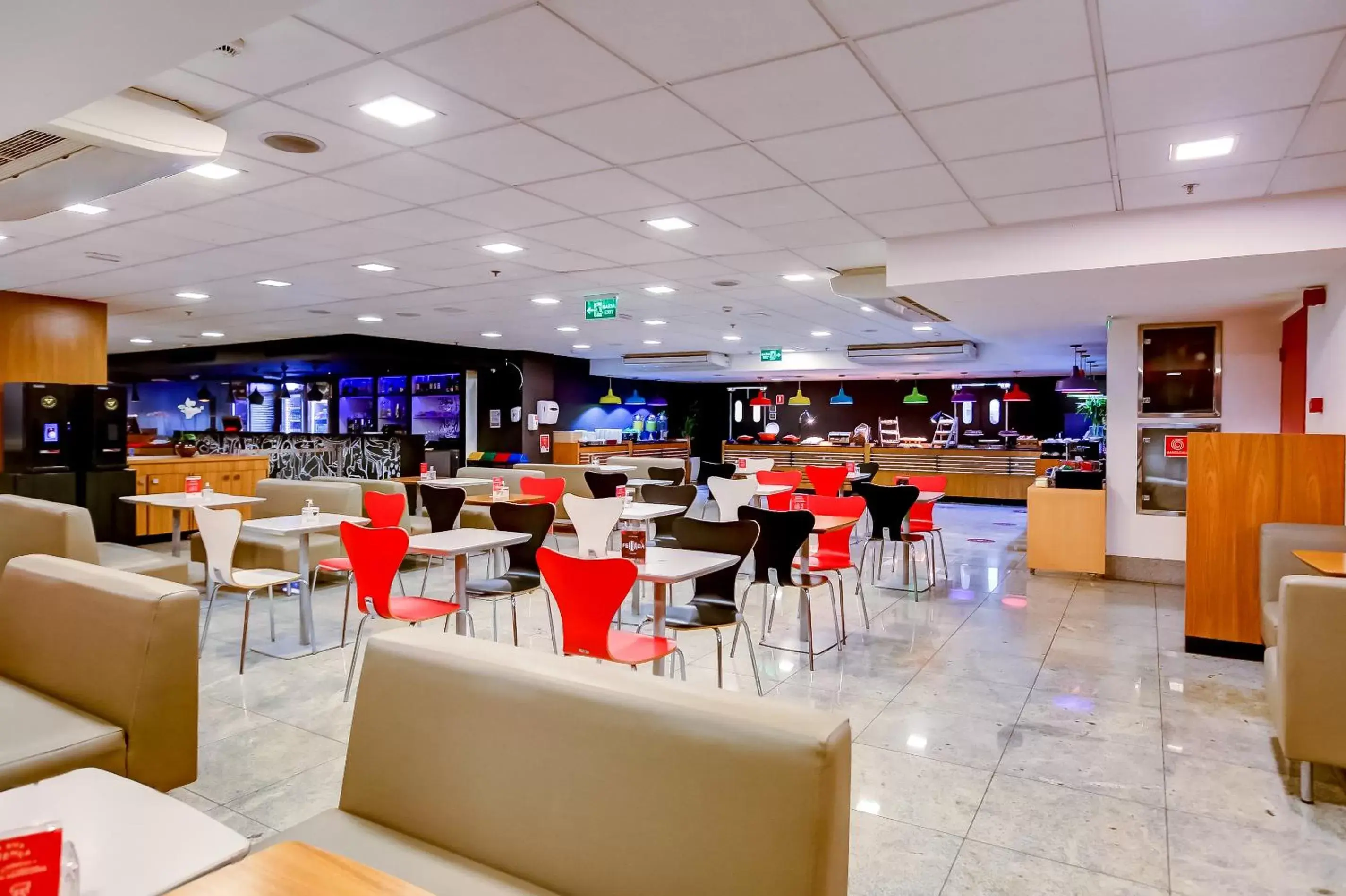 Restaurant/Places to Eat in ibis Rio de Janeiro Nova America