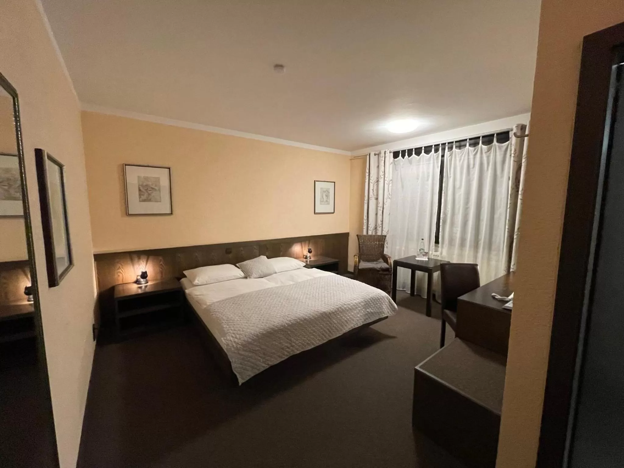 Bed in Hotel Brunnenhof