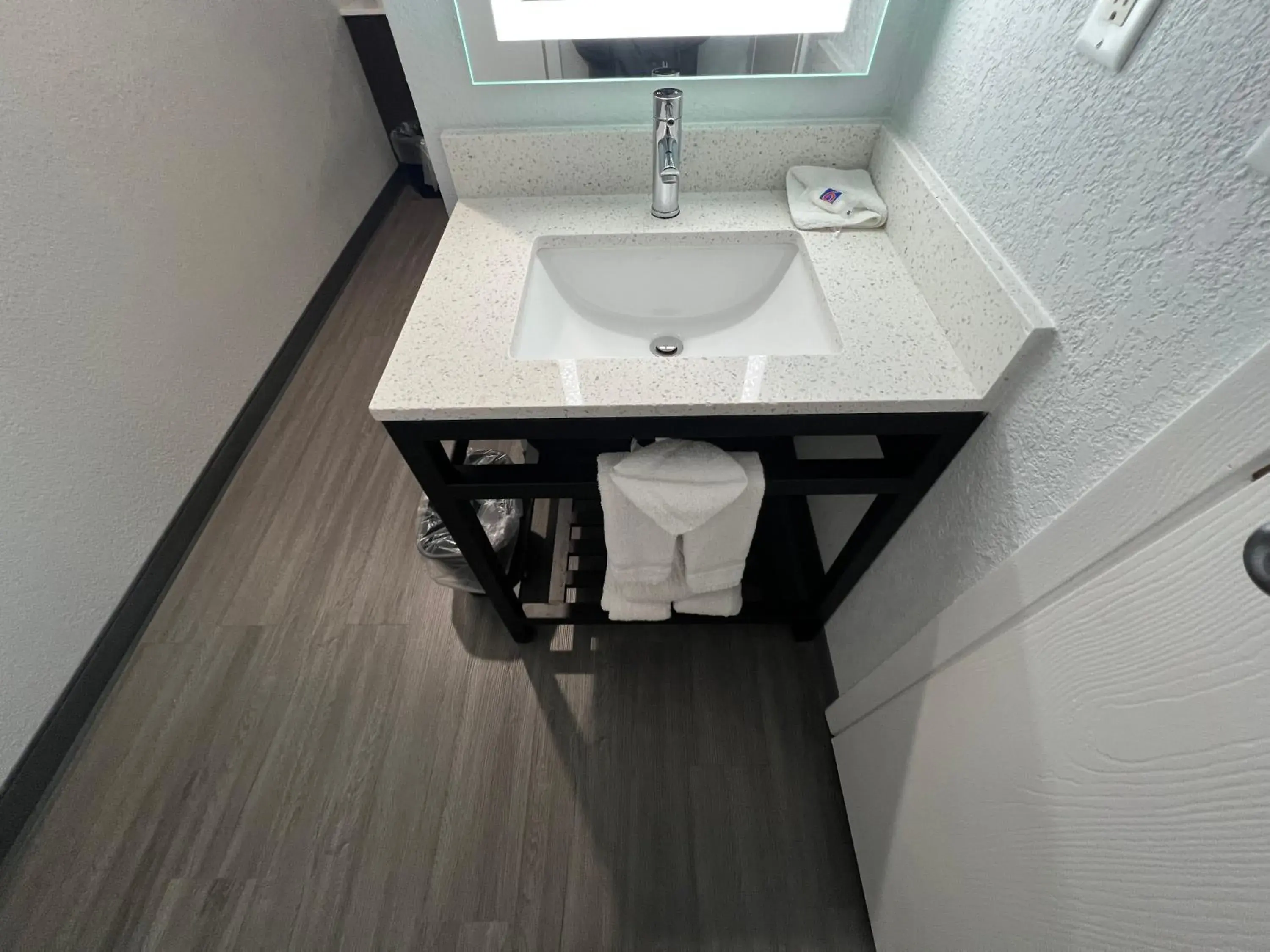 Bathroom in Motel 6-Altoona, IA - Des Moines East