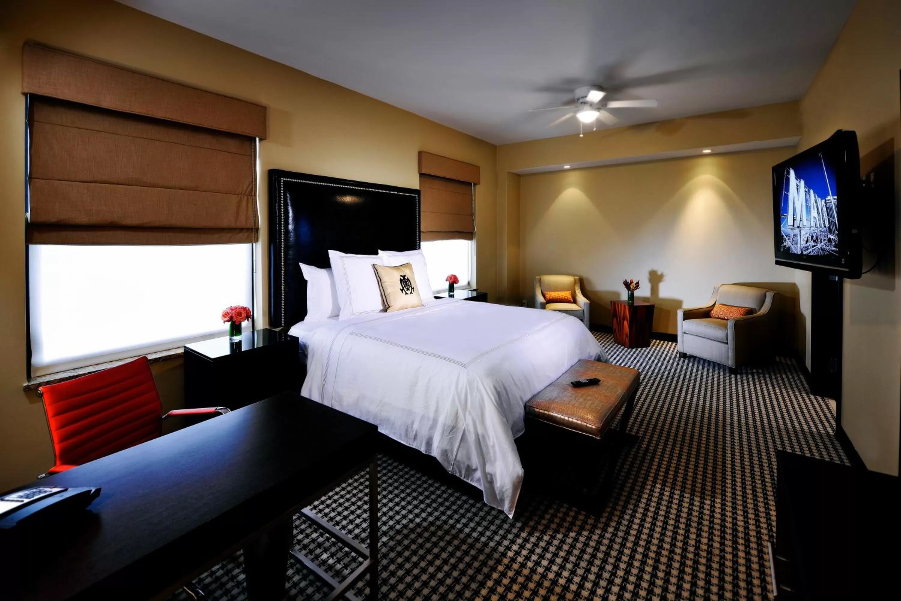 Bedroom, Bed in The Mayo Hotel