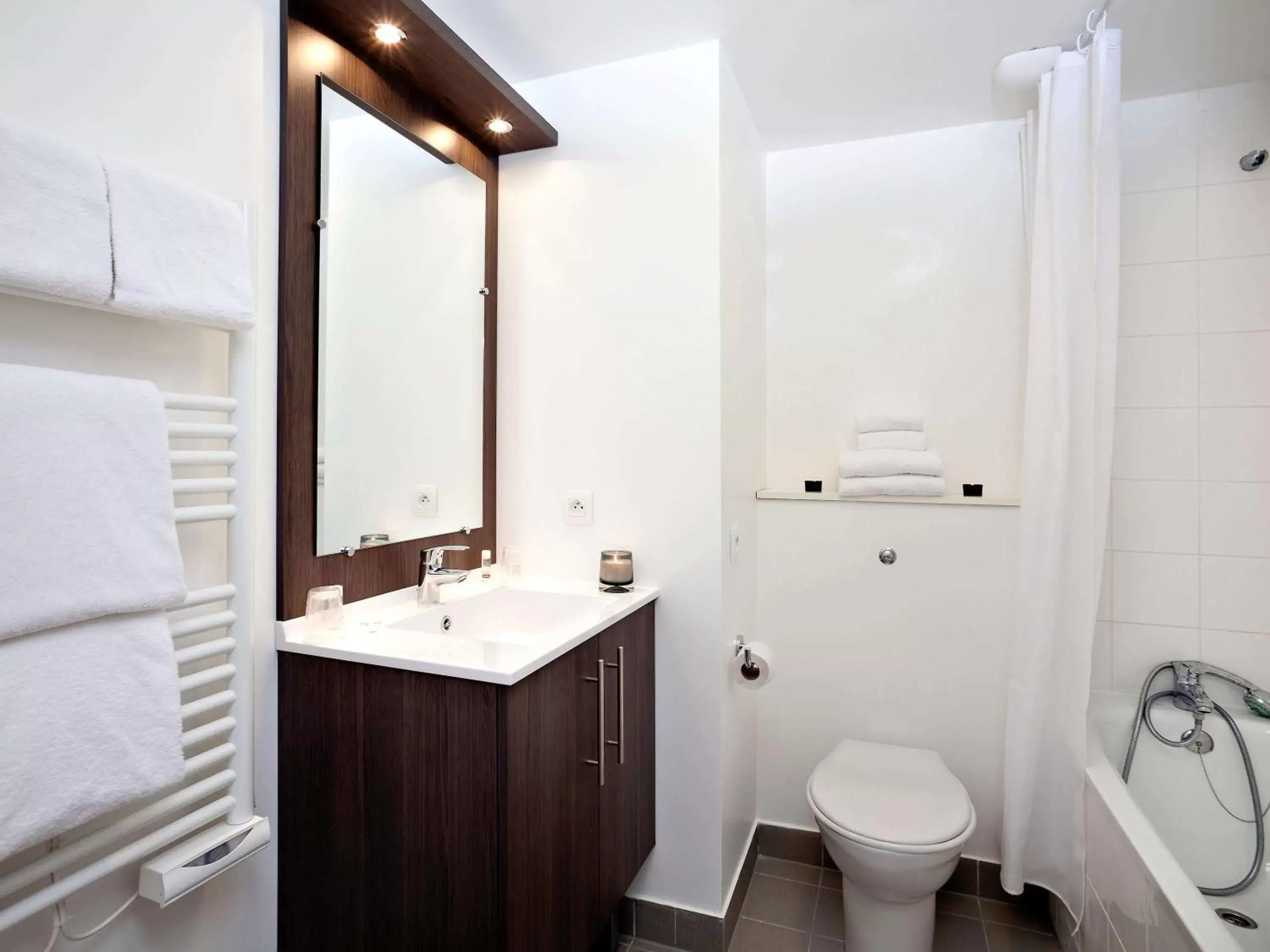 Photo of the whole room, Bathroom in Aparthotel Adagio Access Paris Asnières