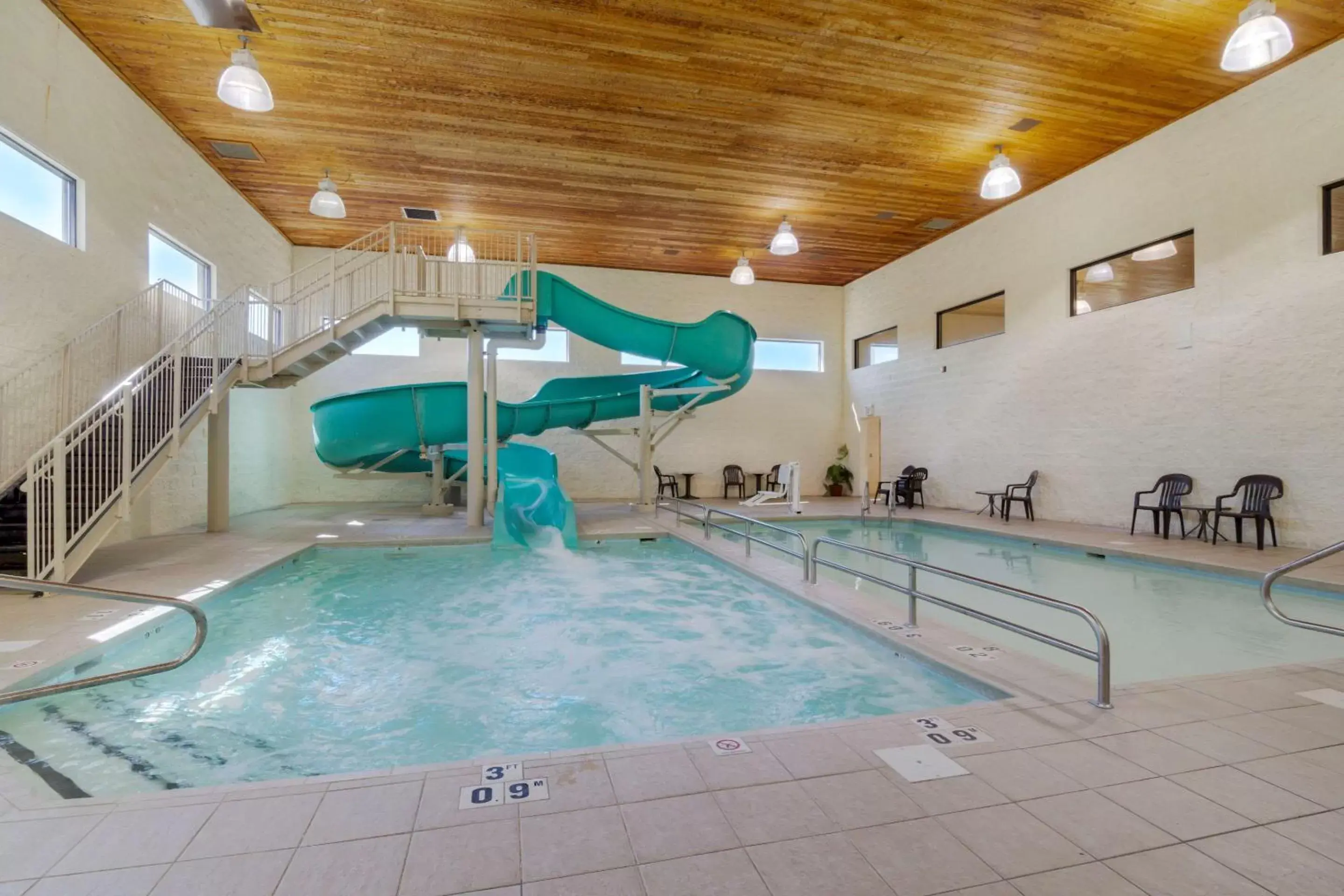 Swimming Pool in Comfort Inn Bismarck