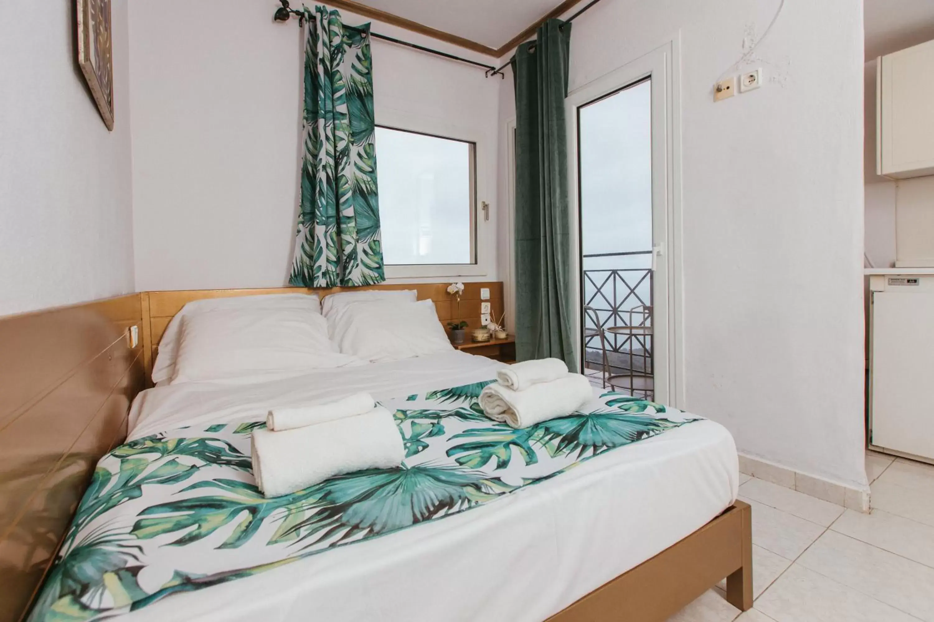 Budget Double Room in Hotel Christina - Happy Days Budget Double Room in Hotel Christina - Happy Days