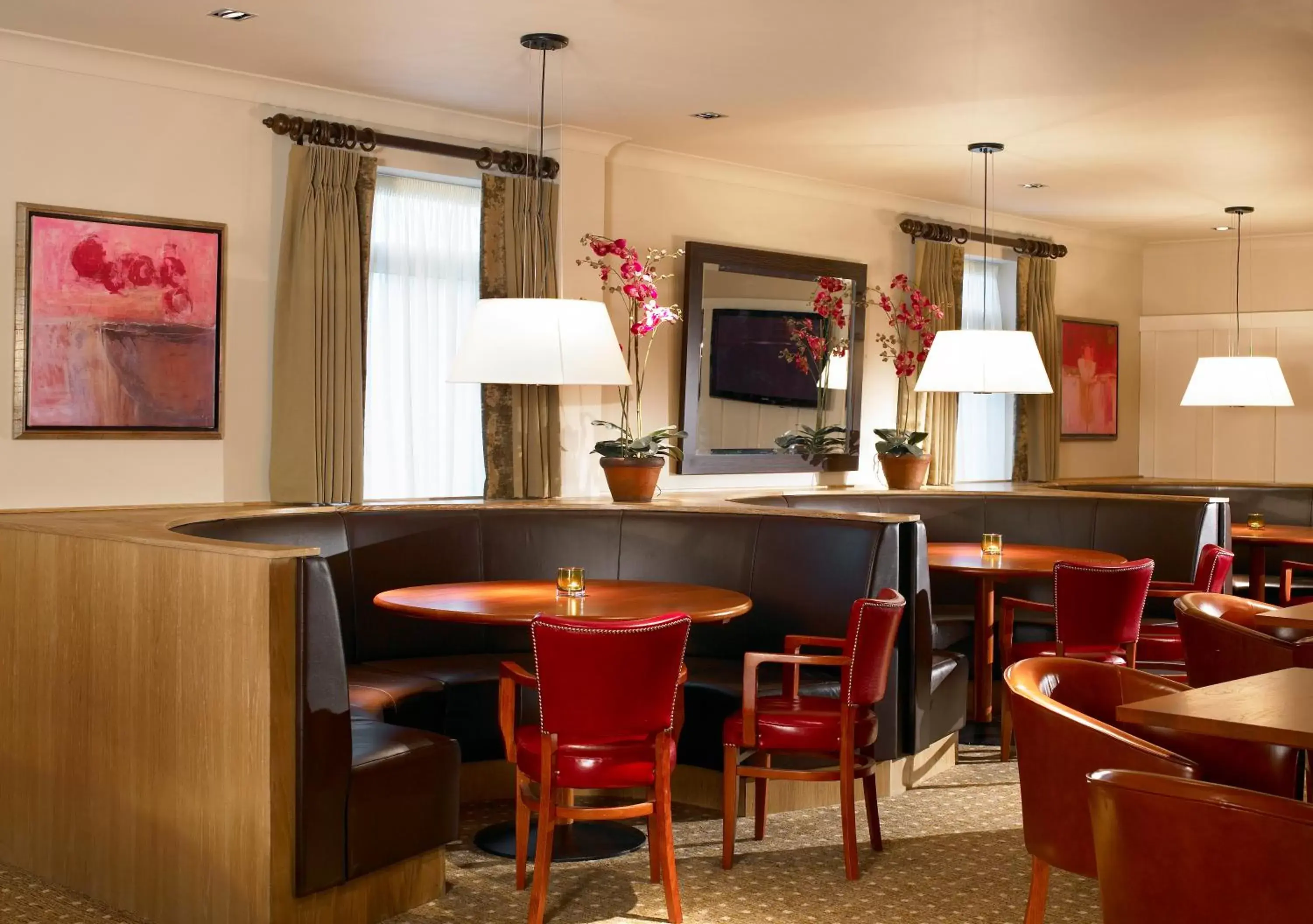 Lounge or bar in De Vere Cranage Estate