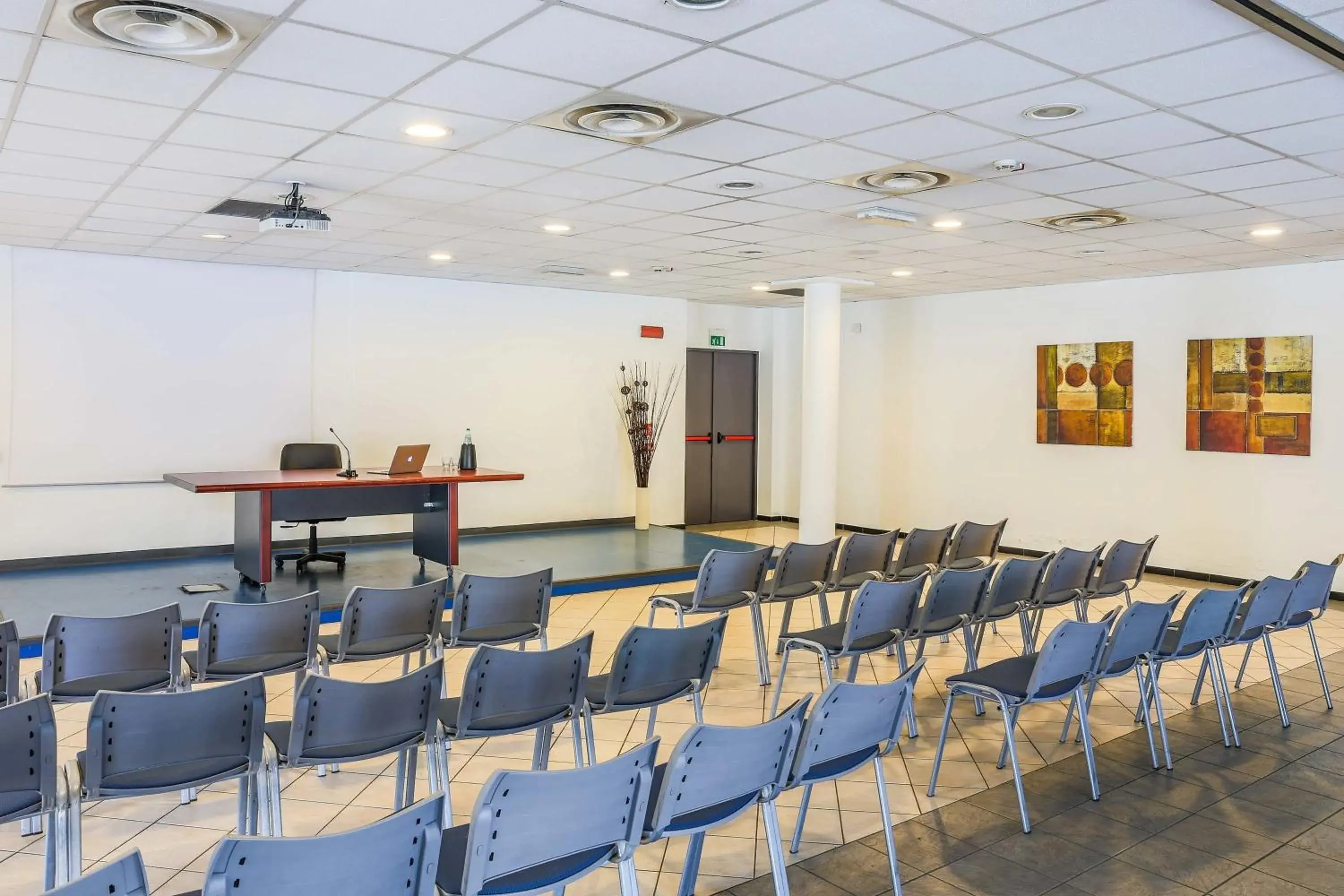 Business facilities in Hotel Gallia