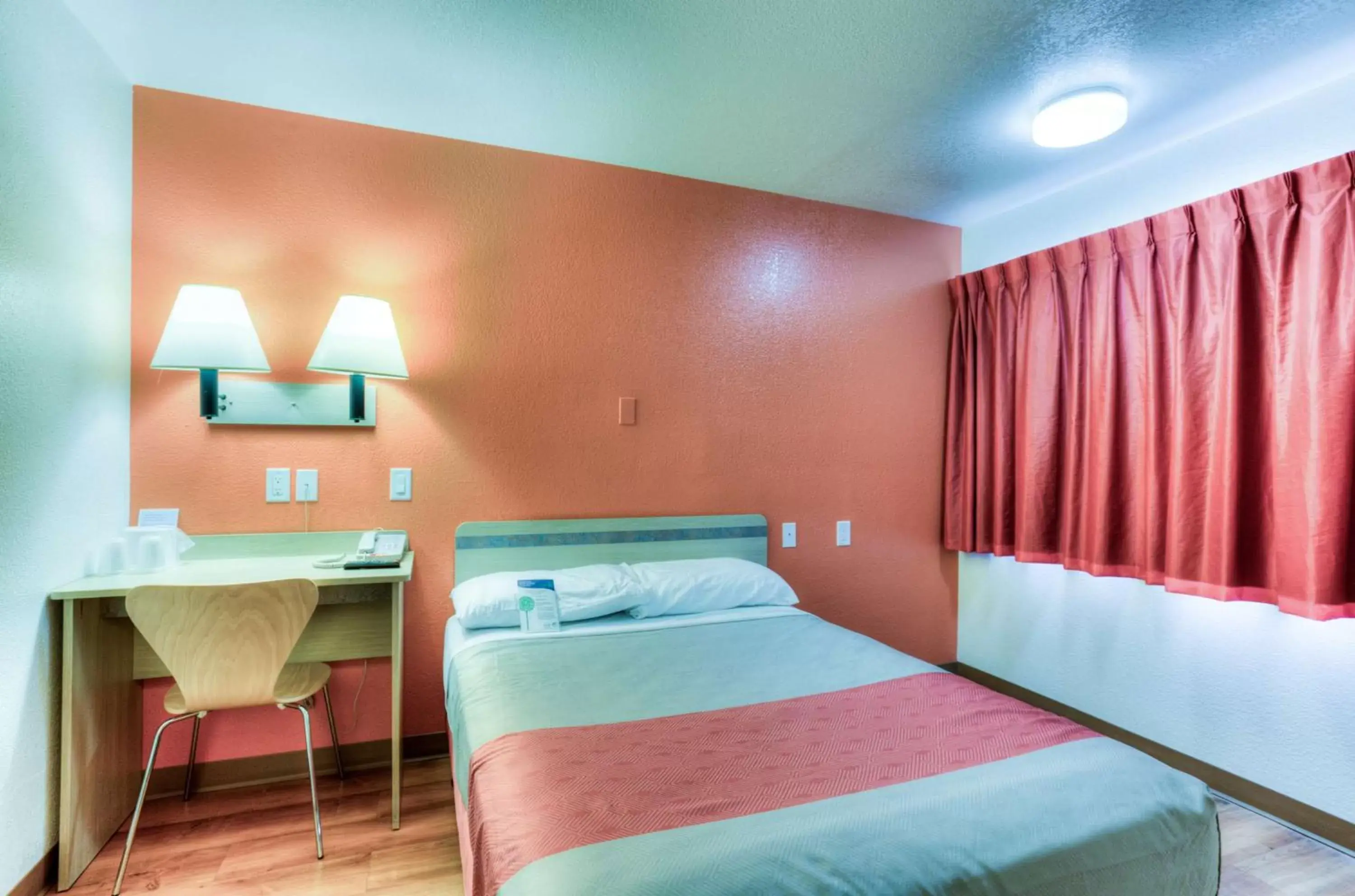 Photo of the whole room, Bed in Motel 6-Tigard, OR - Portland South - Lake Oswego