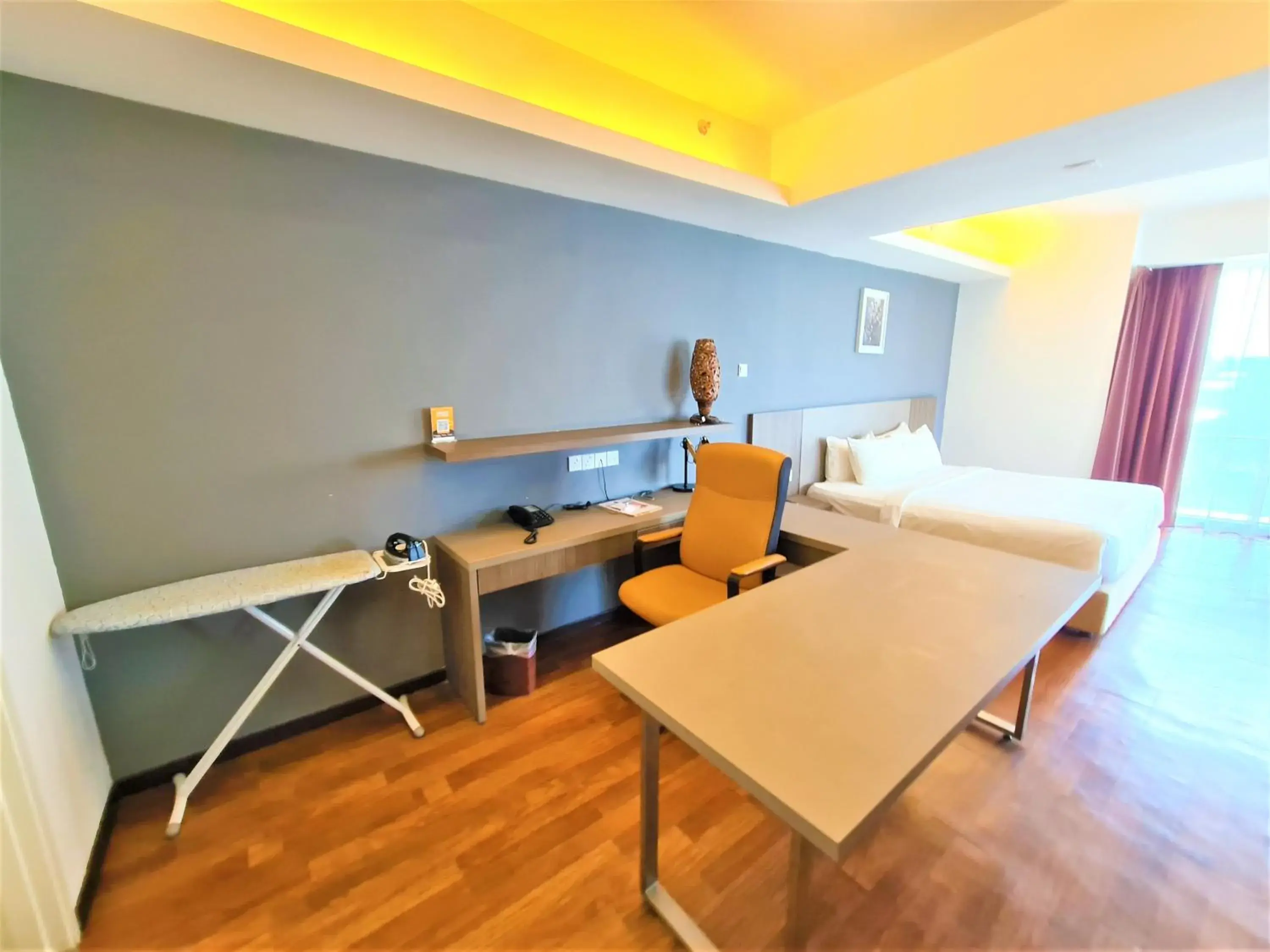 Dining Area in Nexus Business Suite Hotel