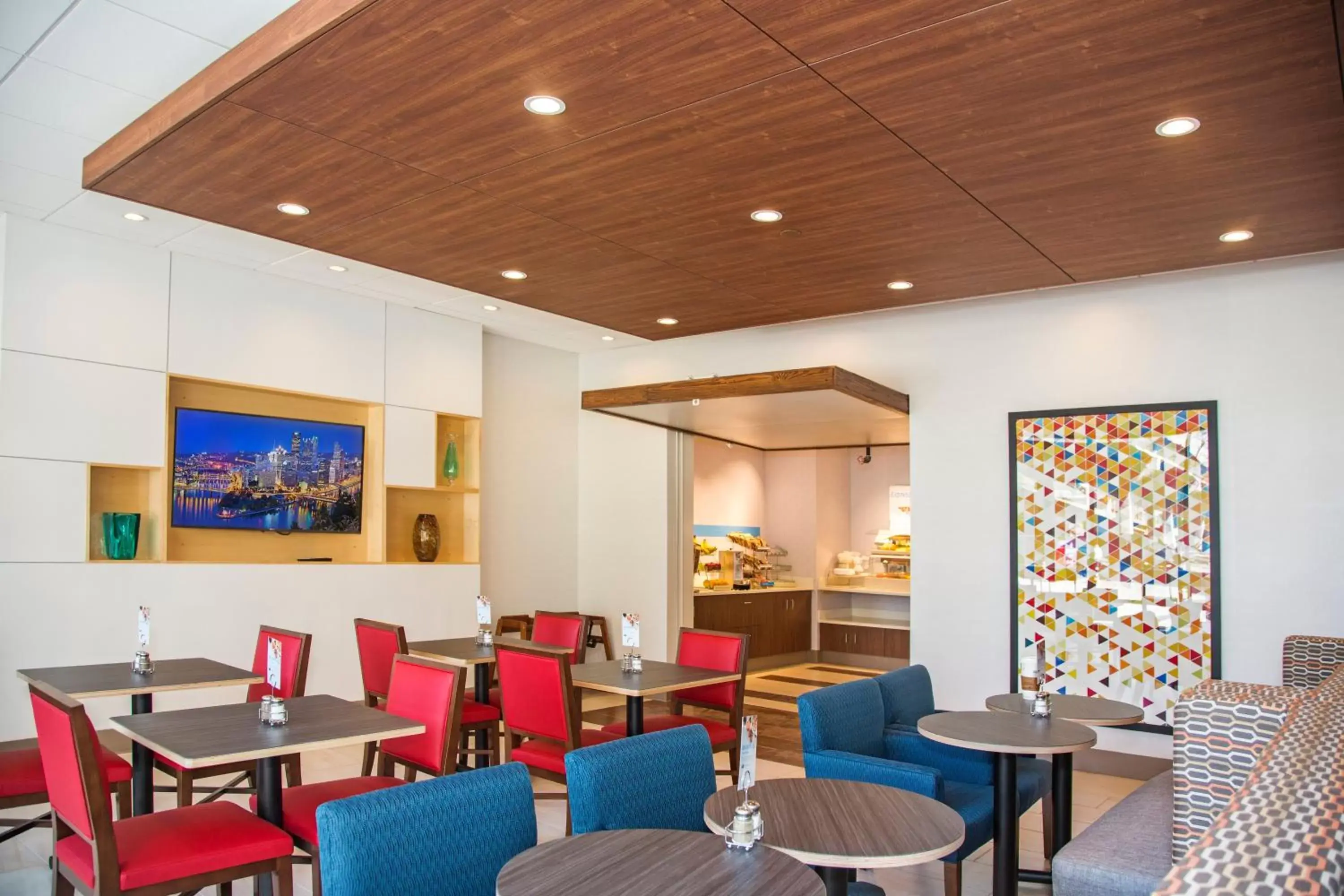 Breakfast, Restaurant/Places to Eat in Holiday Inn Express & Suites Pittsburgh North Shore, an IHG Hotel